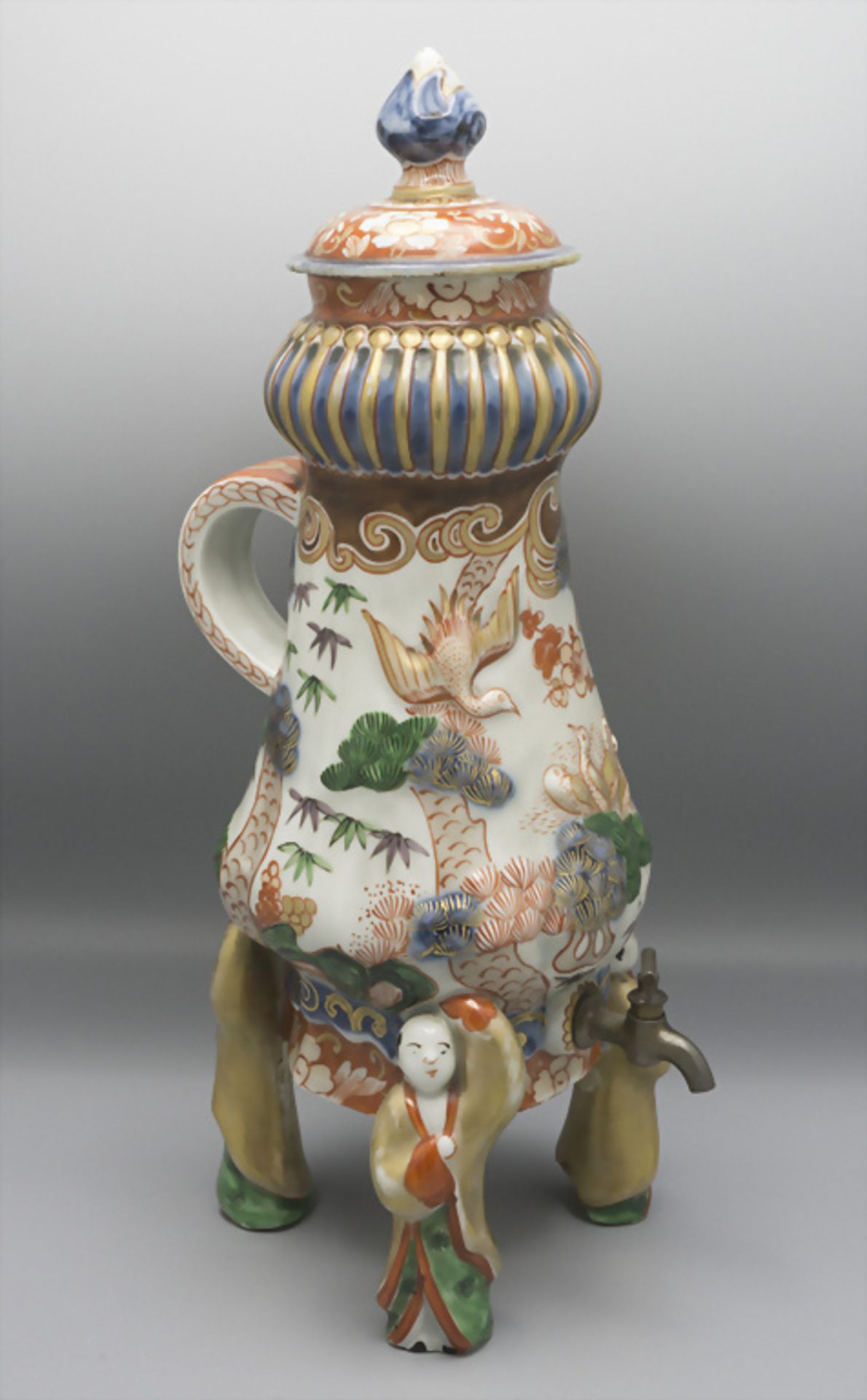 Kutani-Porzellan Teewasserspender / A Kutani porcelain tea water dispenser, Japan ...