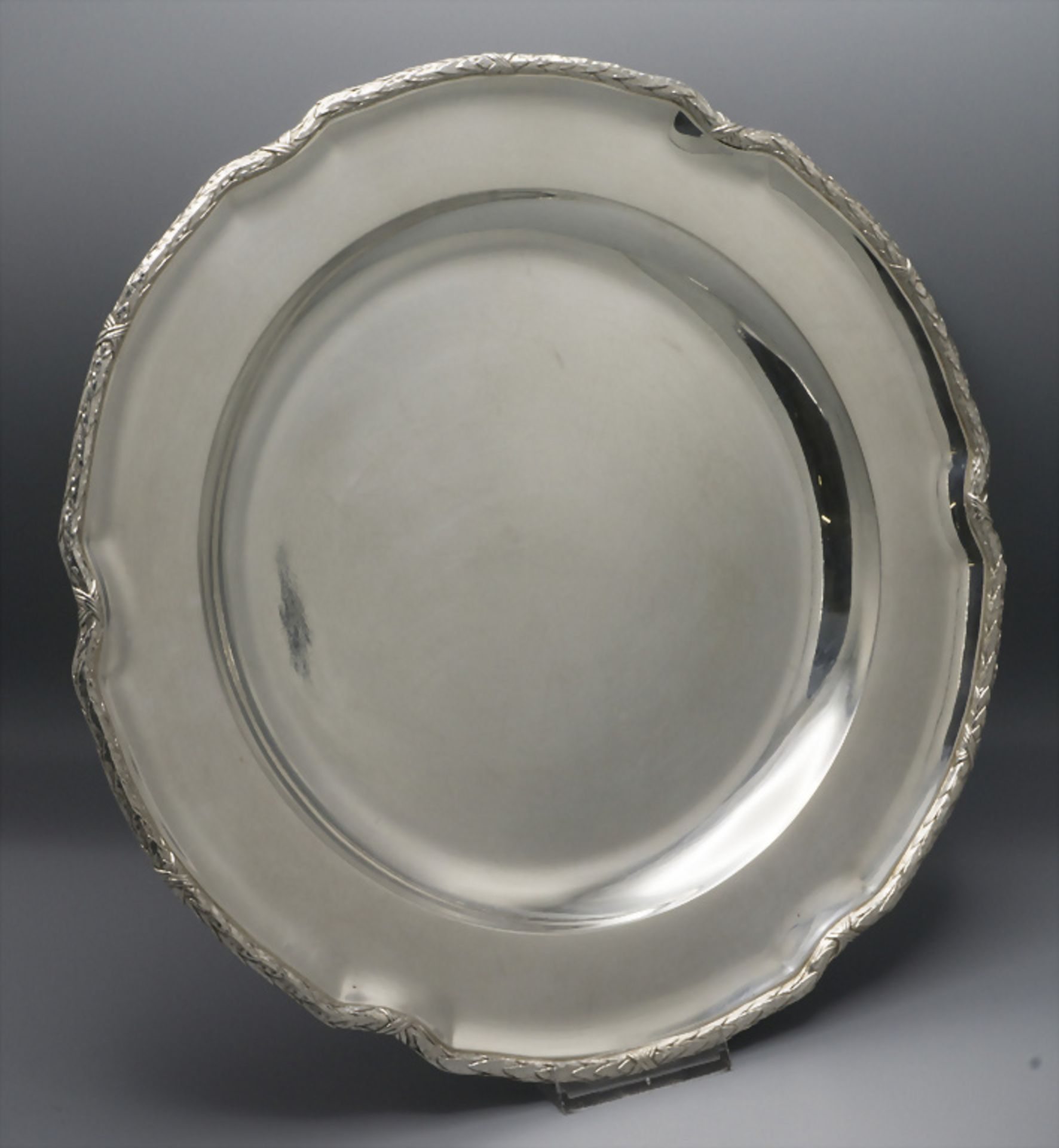Runde Platte / A silver plate, um 1900