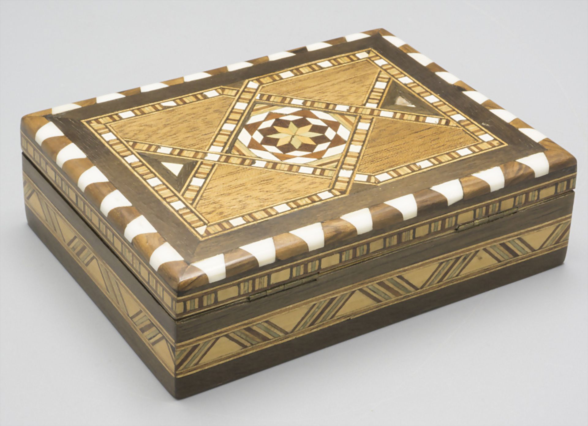 Zigarrenbox aus Holz / A wodden cigar box, 2. Hälfte 19. Jh. - Image 2 of 4