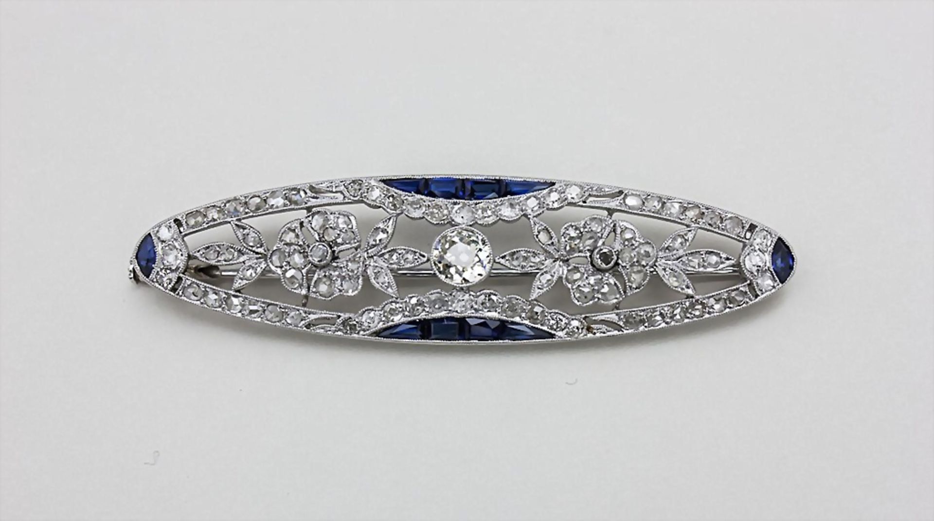 Art Déco-Brosche/Platinum Brooch With Brilliants & Saphirs, Frankreich, um 1920