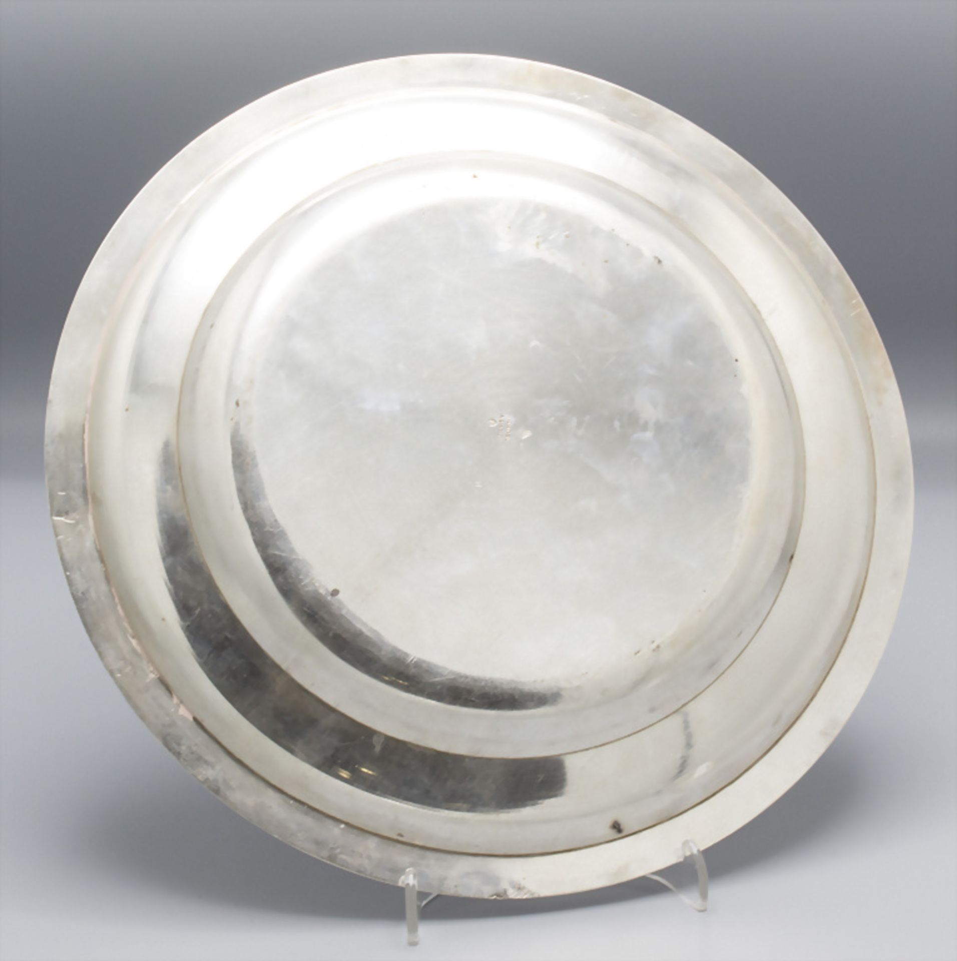 12 Silberteller / 12 assiettes en argent massif / A set of 12 silver plates, Odiot, Paris, um 1870 - Image 11 of 29