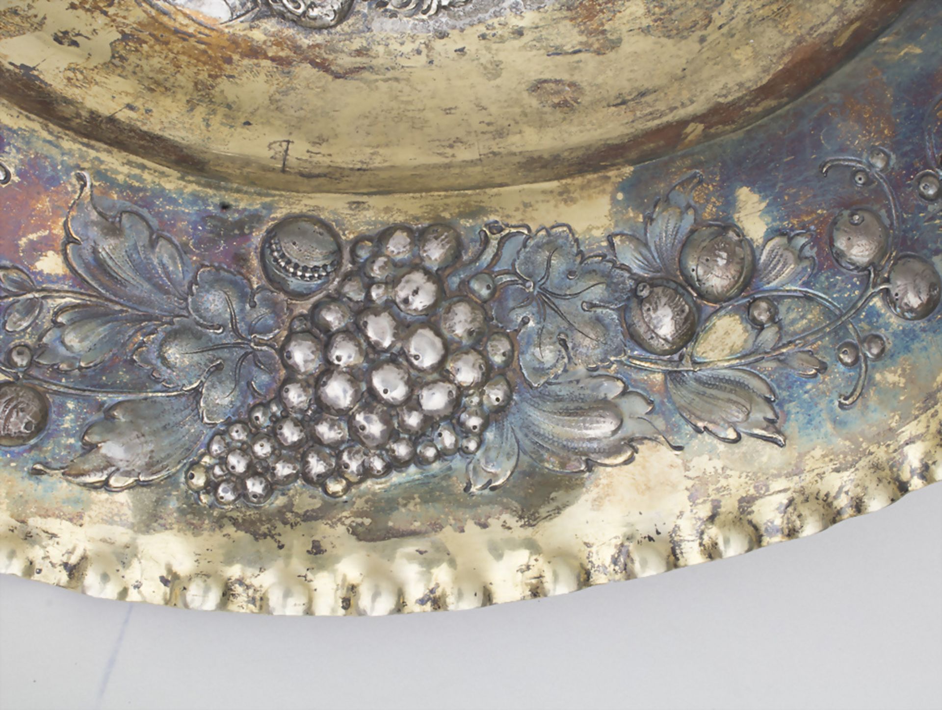 Große barocke Schauplatte / A large Baroque silver plate, 18./19. Jh. - Image 3 of 6