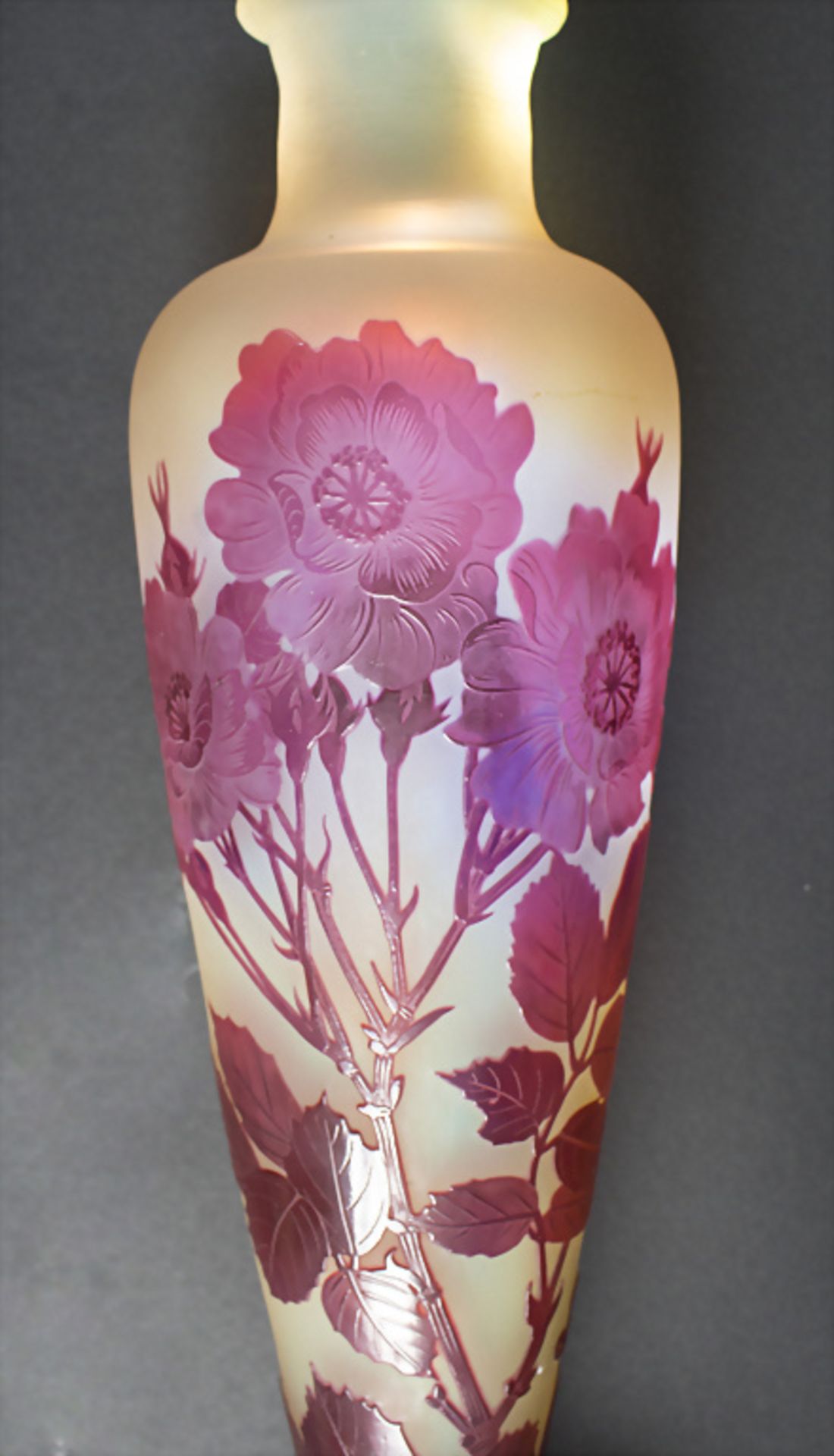 Große Jugendstil Vase mit Rosen / A large Art Nouveau cameo glass vase with roses, Emile ... - Image 3 of 5