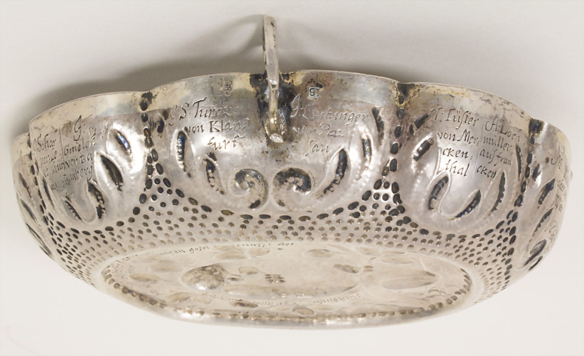 Große Barock Zunftschale / A Baroque silver teste vin, Balthasar Haydt, Augsburg, um 1670 - Image 4 of 9