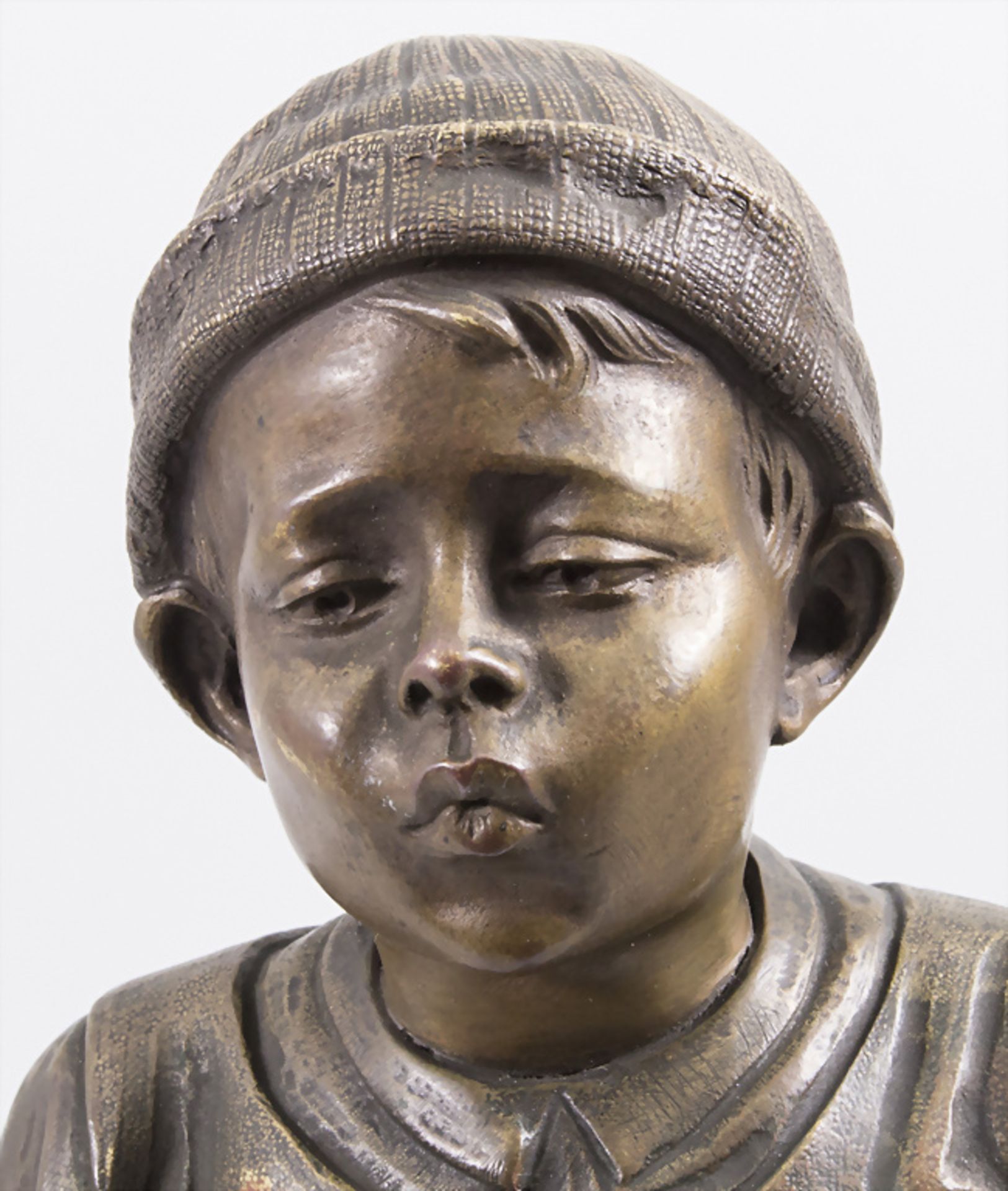 Jugendstil Bronze 'Siffleur' (pfeiffender Junge) / An Art Nouveau bronze of a whistling boy, ... - Bild 3 aus 6