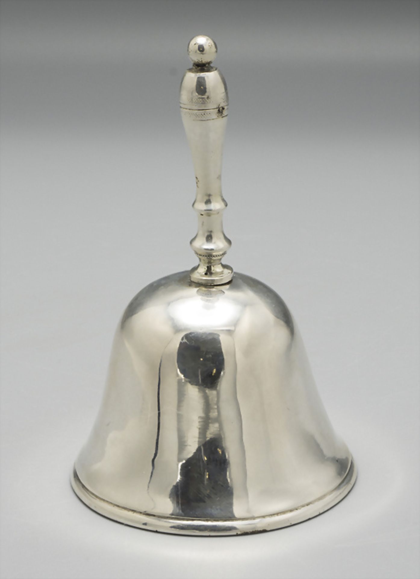 Tischglocke / A silver table bell