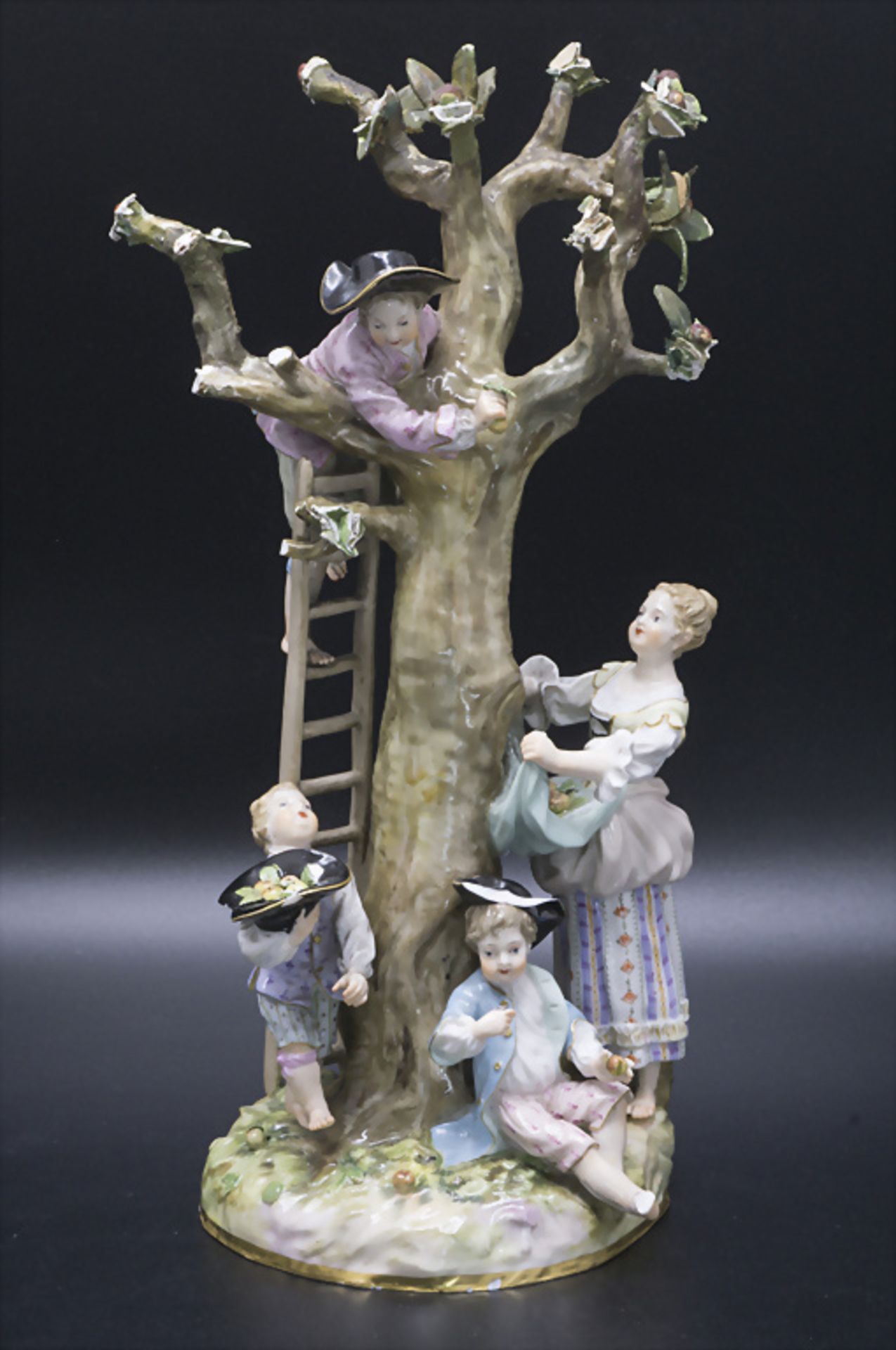 Figurengruppe 'Apfelernte' / A figural group 'the apple harvest', Meissen, Mitte 19. Jh.