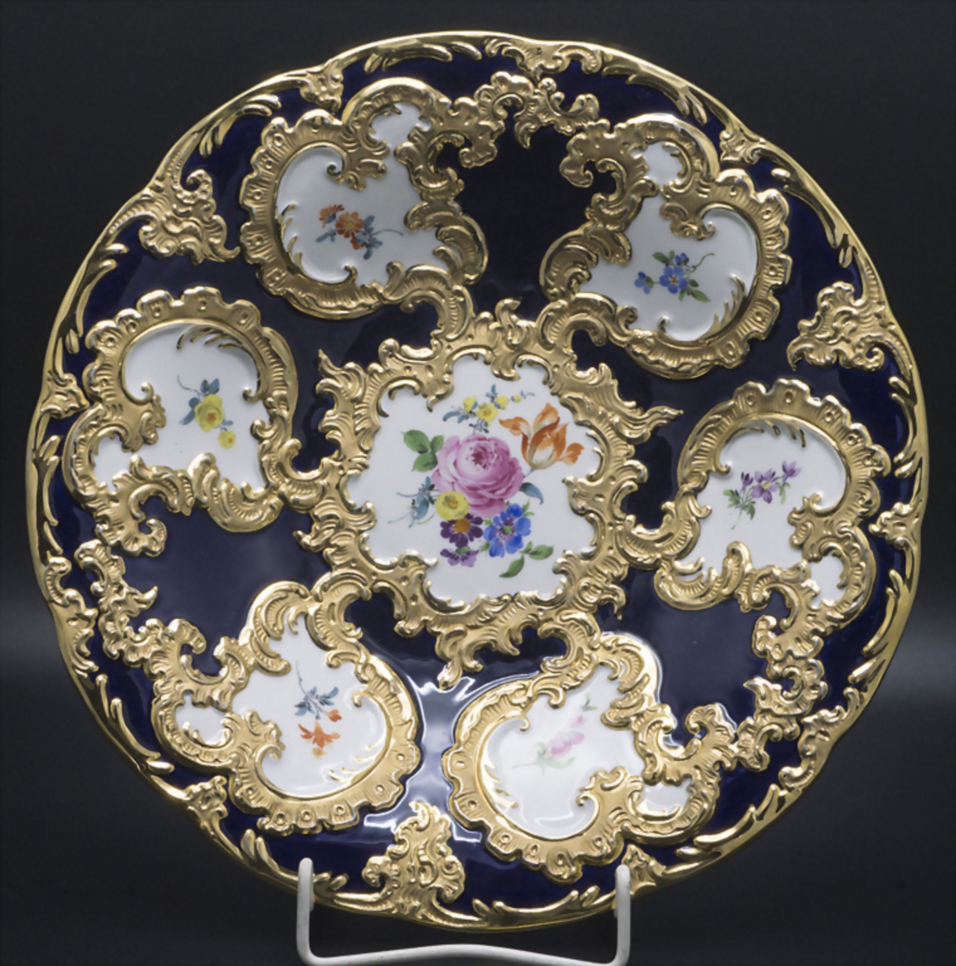 Prunkschale mit Blumenmalerei / A splendid bowl with flowers, Meissen, nach 1934