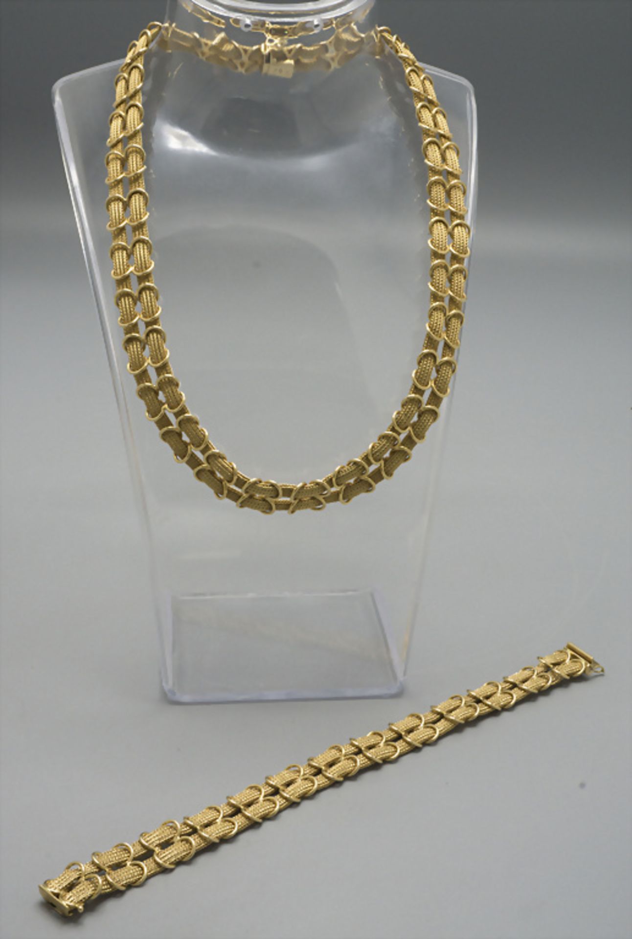 Gold Armband und Kette / A gold necklace and bracelet, Verona um 1950