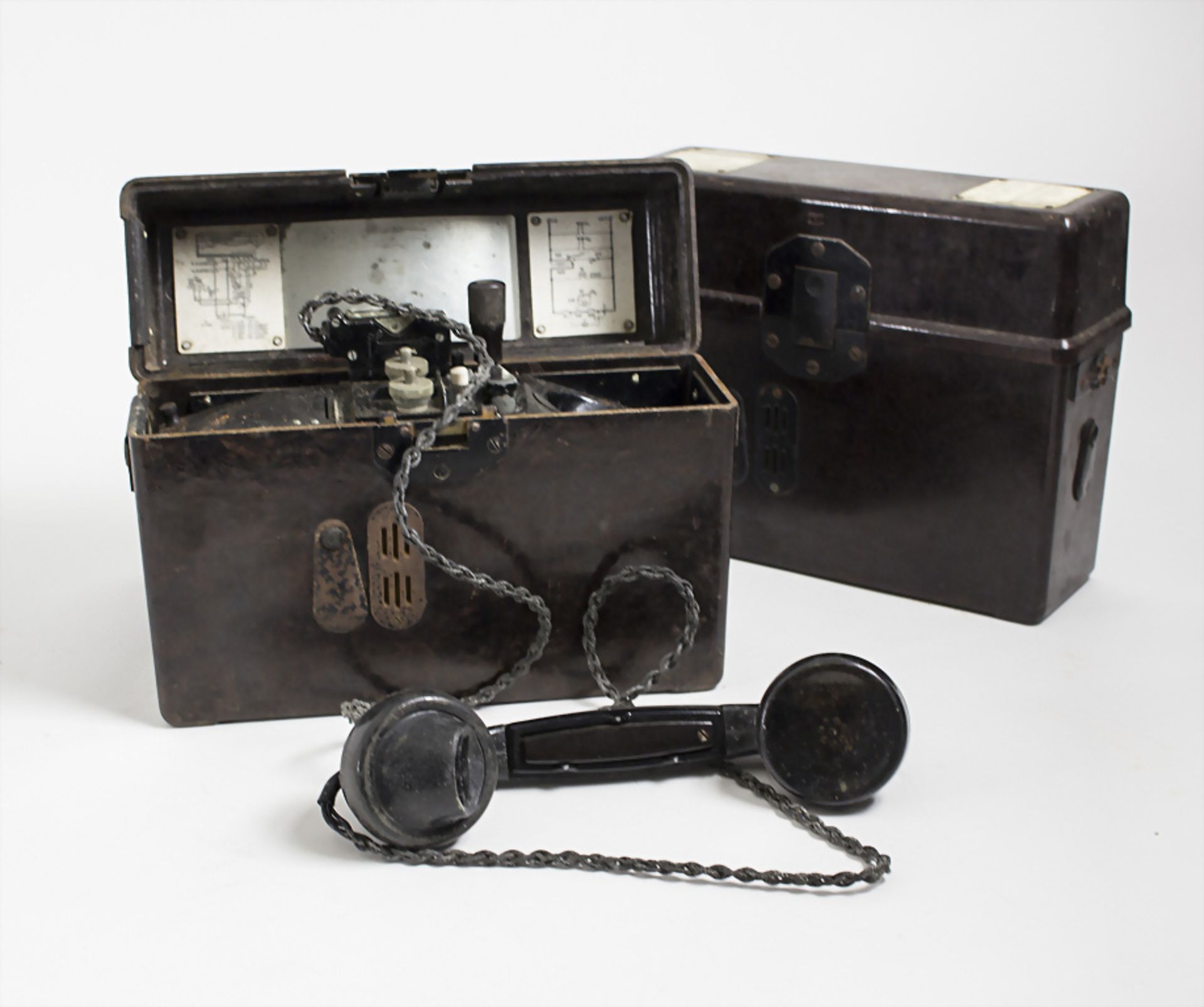 2 Feldtelefone / 2 field phones, 2. Weltkrieg / WW II