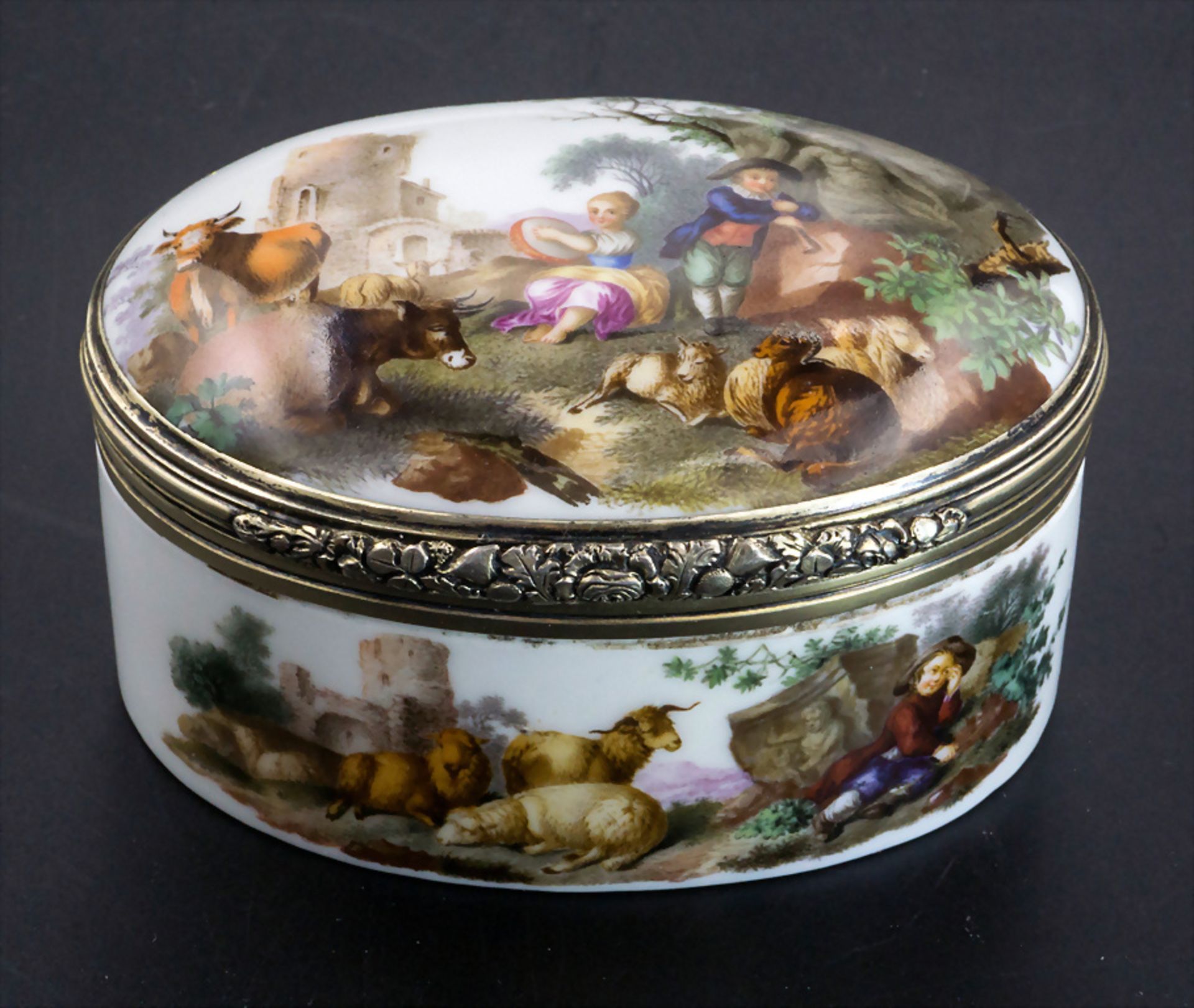 Tabatiere / Schnupftabakdose mit Watteau-Szenen / A snuff box with courting scenes, deutsch, ...