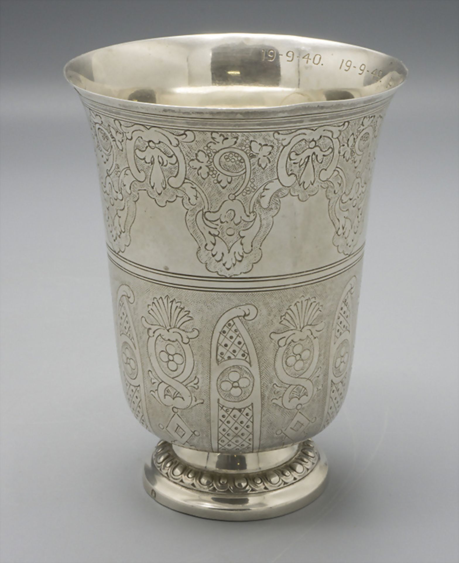 Glockenbecher / A bell shaped silver beaker, Paris, nach 1912