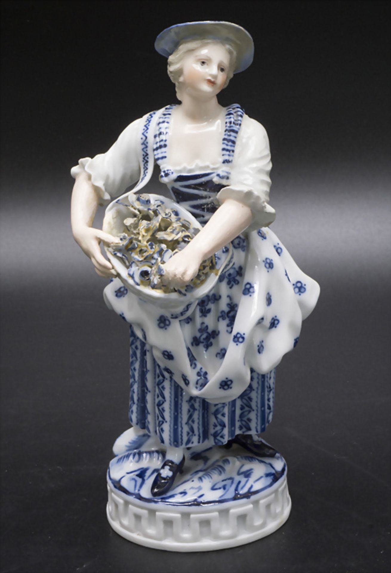 Dame mit Blumenkorb / A gardener lady with flower basket, Michel Victor Acier, Meissen, um 1880