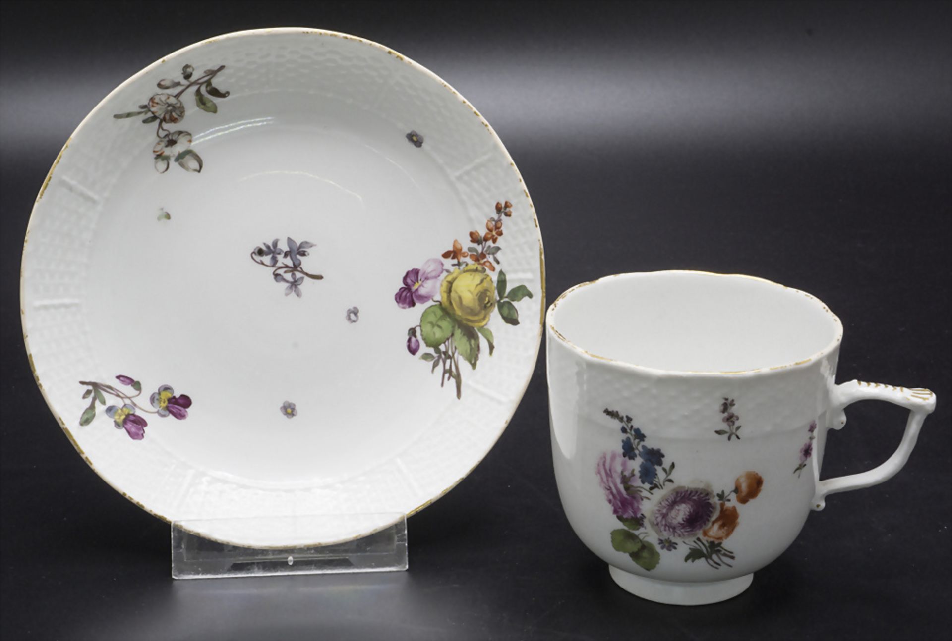 Kaffeetasse mit Untertasse / A coffee cup with saucer, Meissen, 19. Jh./ A. 20. Jh.