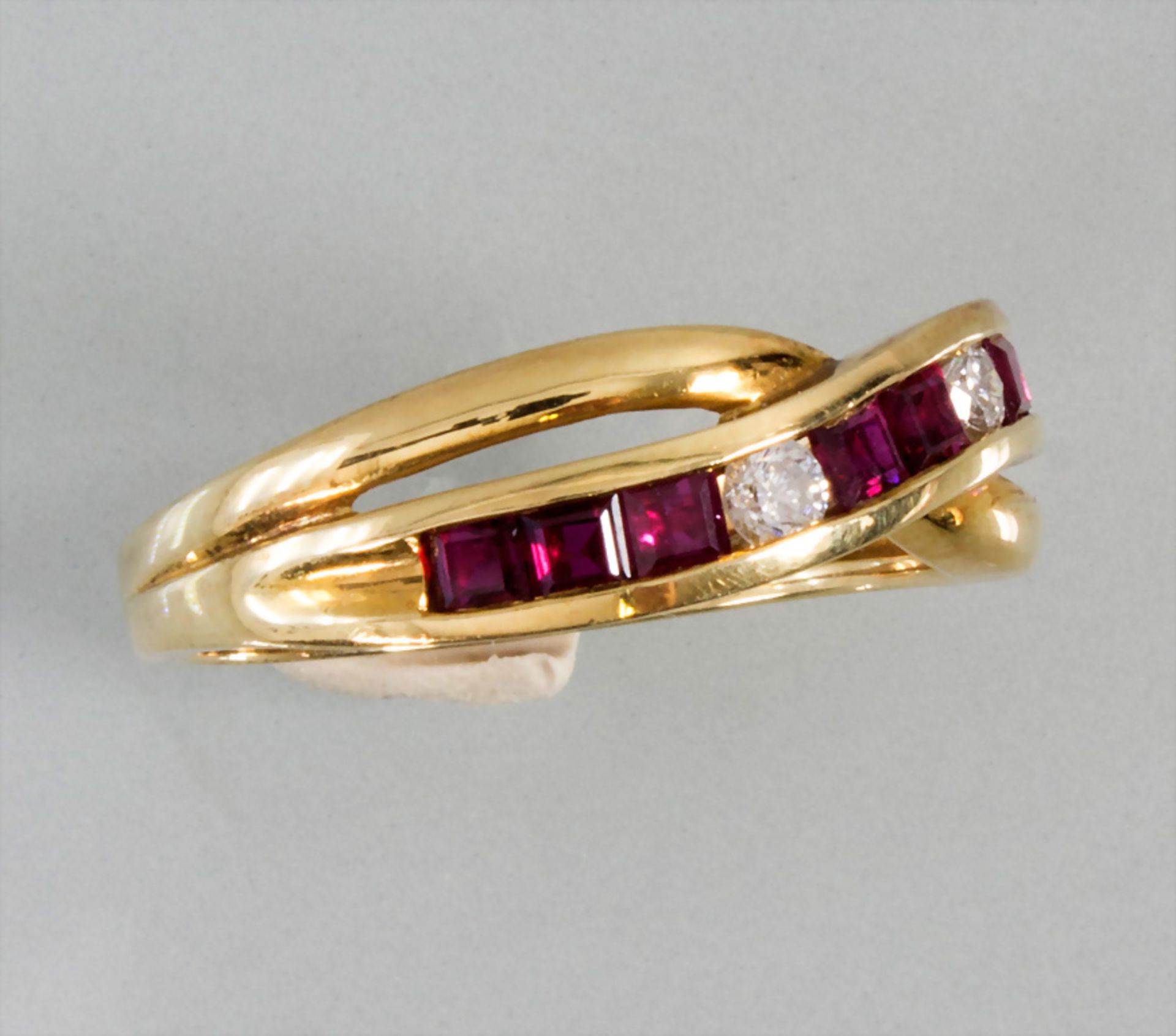 Damenring mit Diamanten und Rubinen / An 18k ladies gold ring with diamonds and rubies