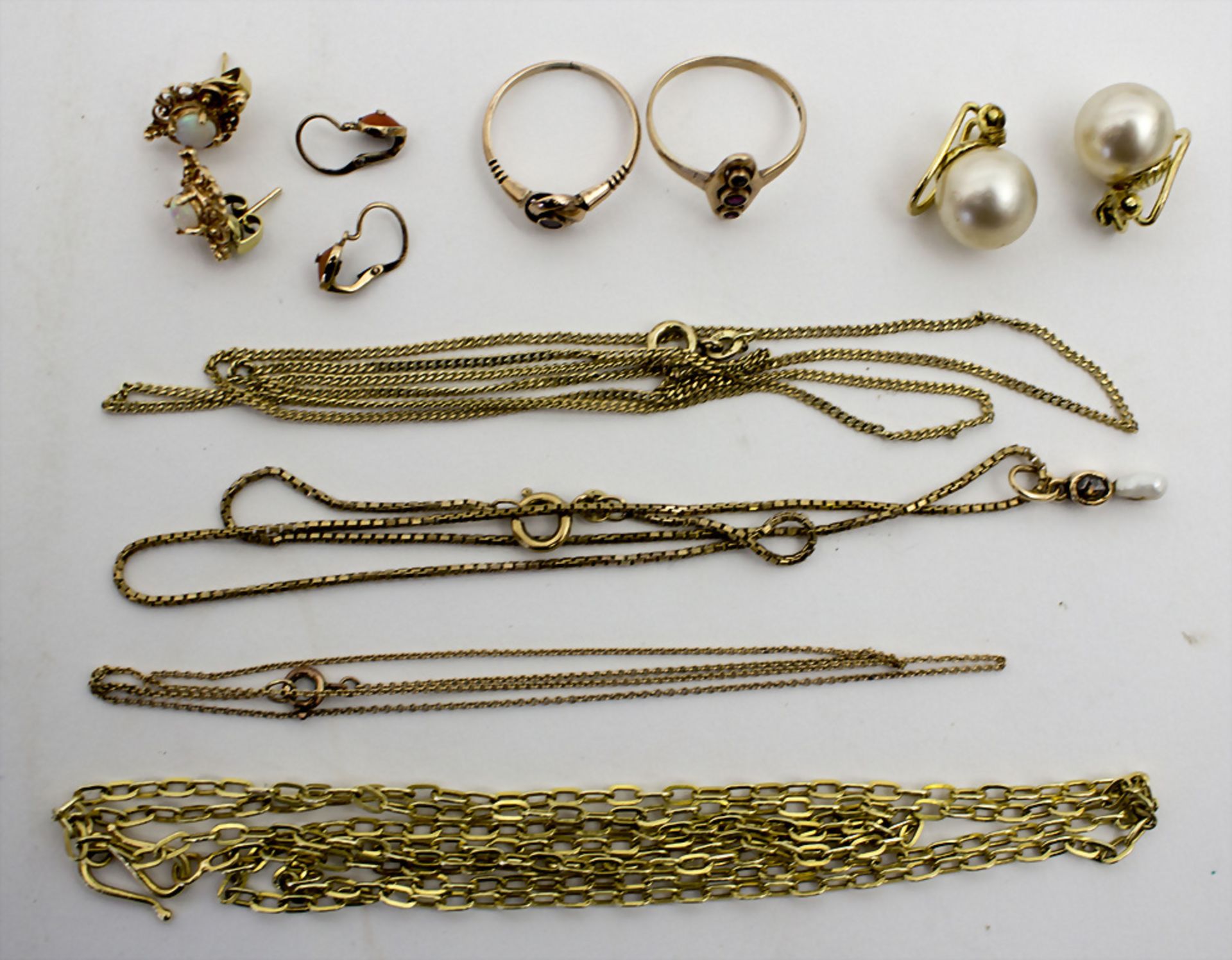 Konvolut Goldschmuck / A set of gold jewellery,