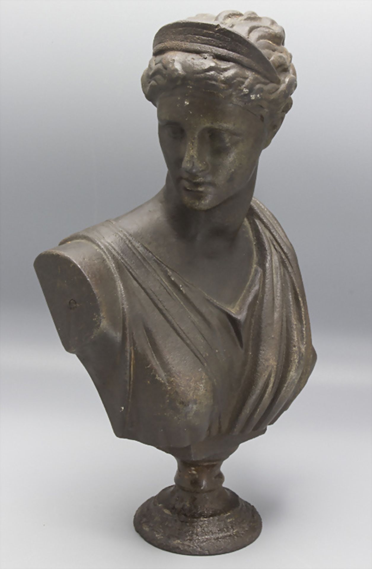 Künstler des 19. Jh., 'Klassiz. Büste der Göttin Hebe' / 'A bust of goddess Hebe', 2. Hälfte ...