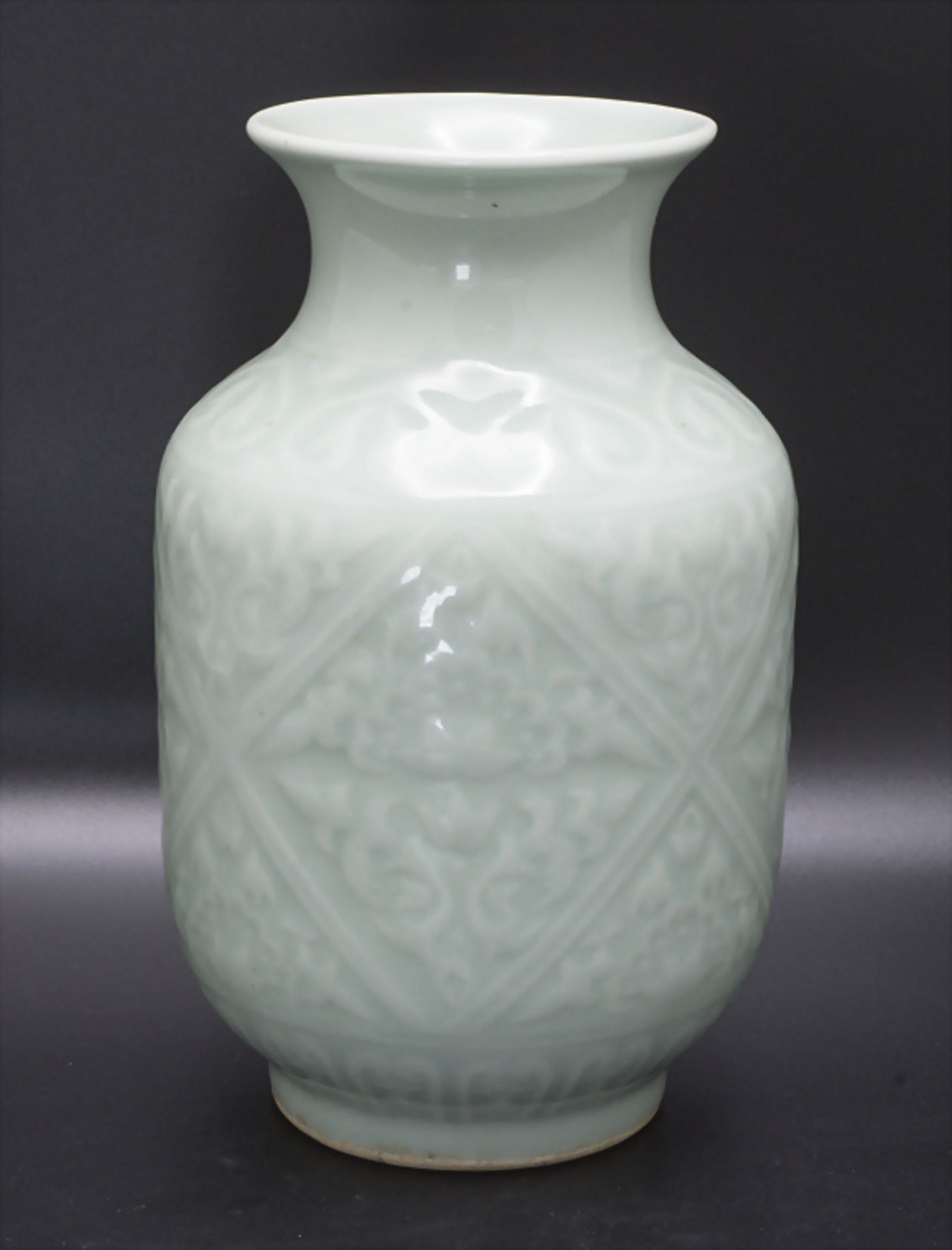 Seladon-Vase / A celadon vase, China, wohl Republik-Periode (1912-1915)