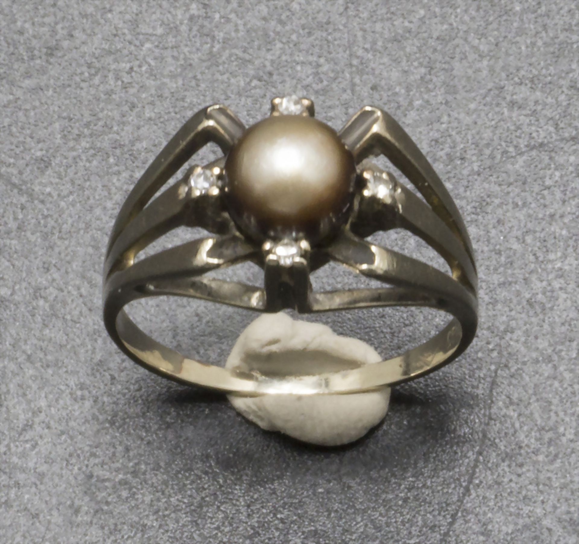 Damenring mit Perle / A 14k ladies gold ring with pearl and diamonds