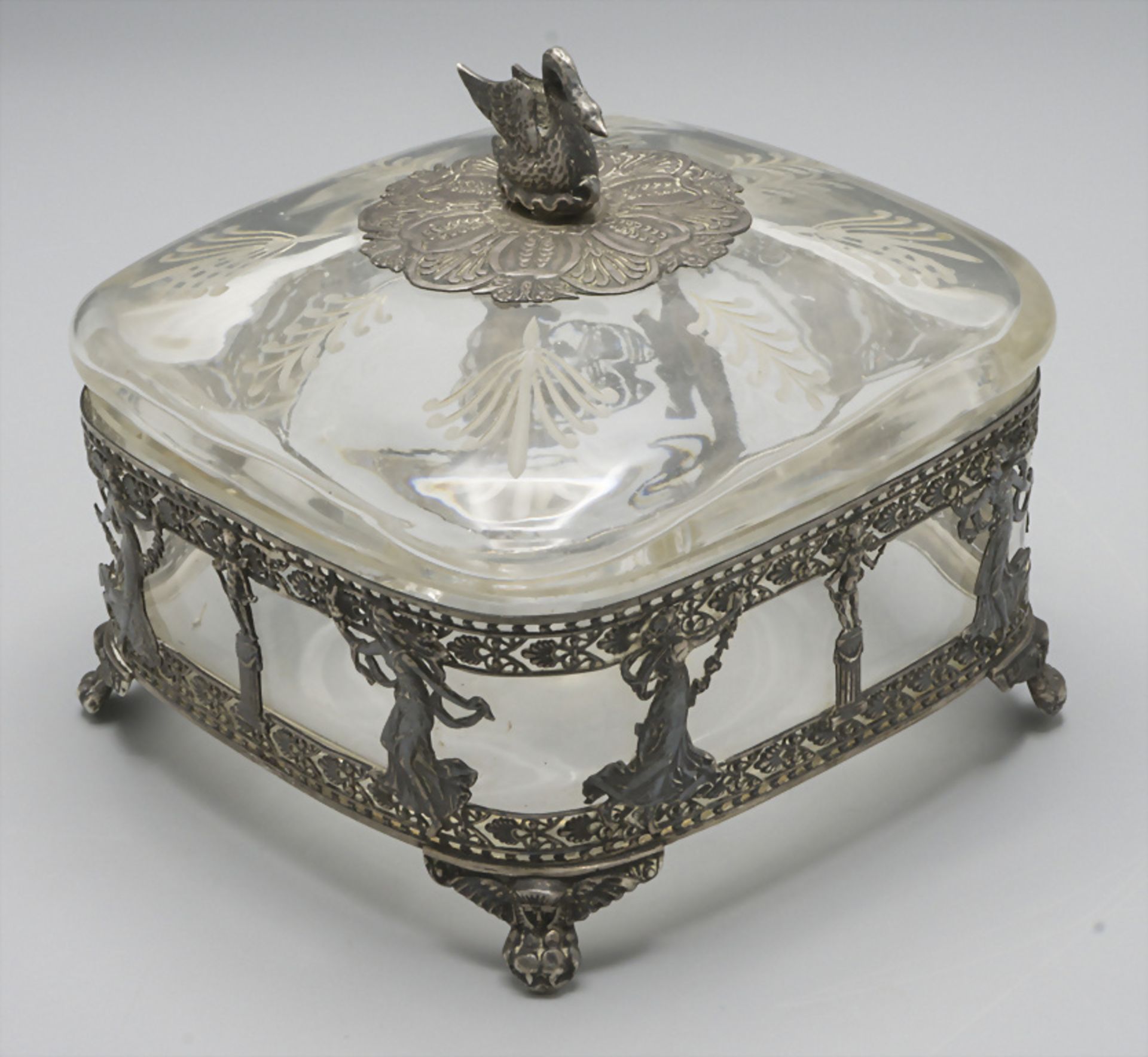Bonbonniere mit Schwan / A glass and silver chocolate box with a swan, Henri Ofti, Paris, 1890-1903