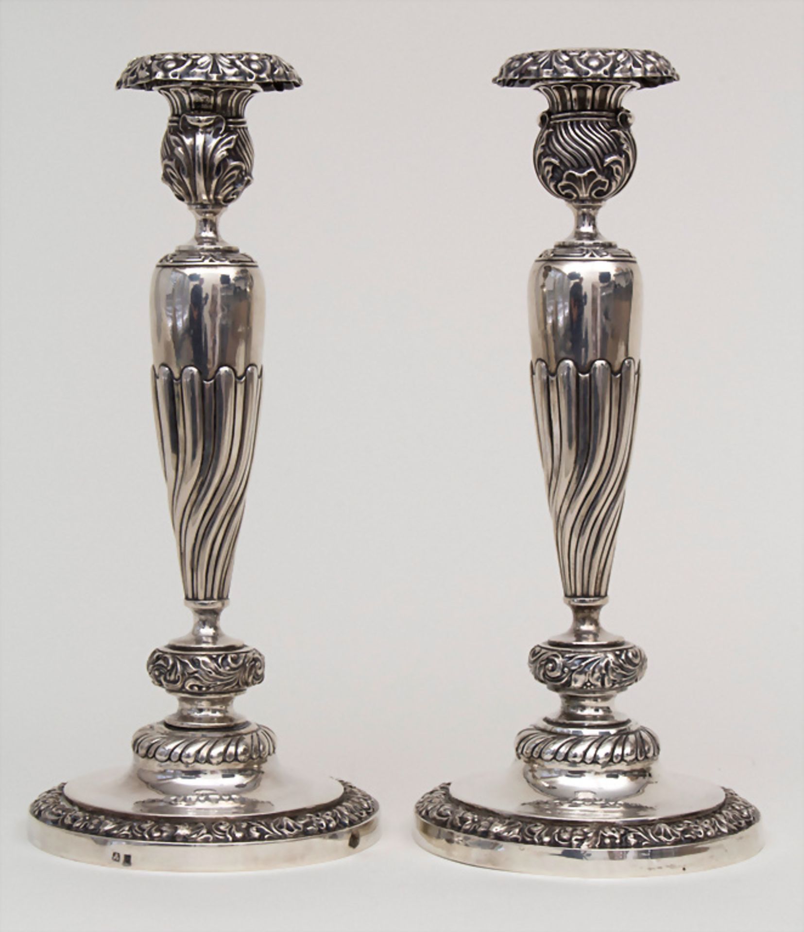 Paar Empire Kerzenleuchter / A pair of silver Empire candlesticks, Francois Drion, Lüttich / ...