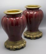 Paar Vasen mit Bronzemontur / A pair of creamic vases with bronze mounts, Frankreich, Mitte 19. Jh.