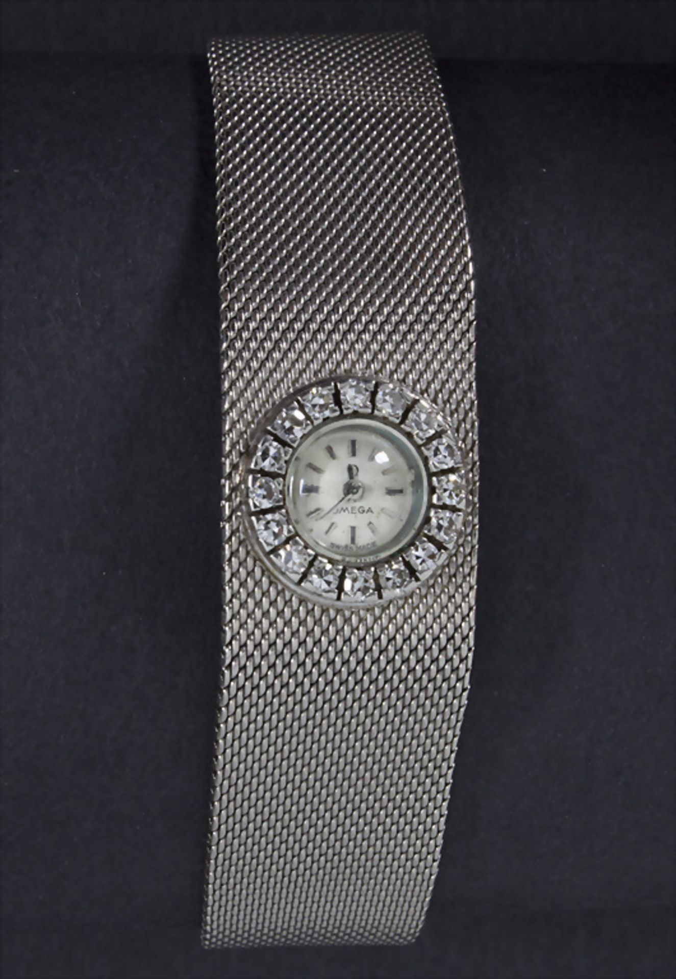 Damenarmbanduhr in Platin mit Diamanten / A ladies platinum wristwatch with diamonds, Omega, ...