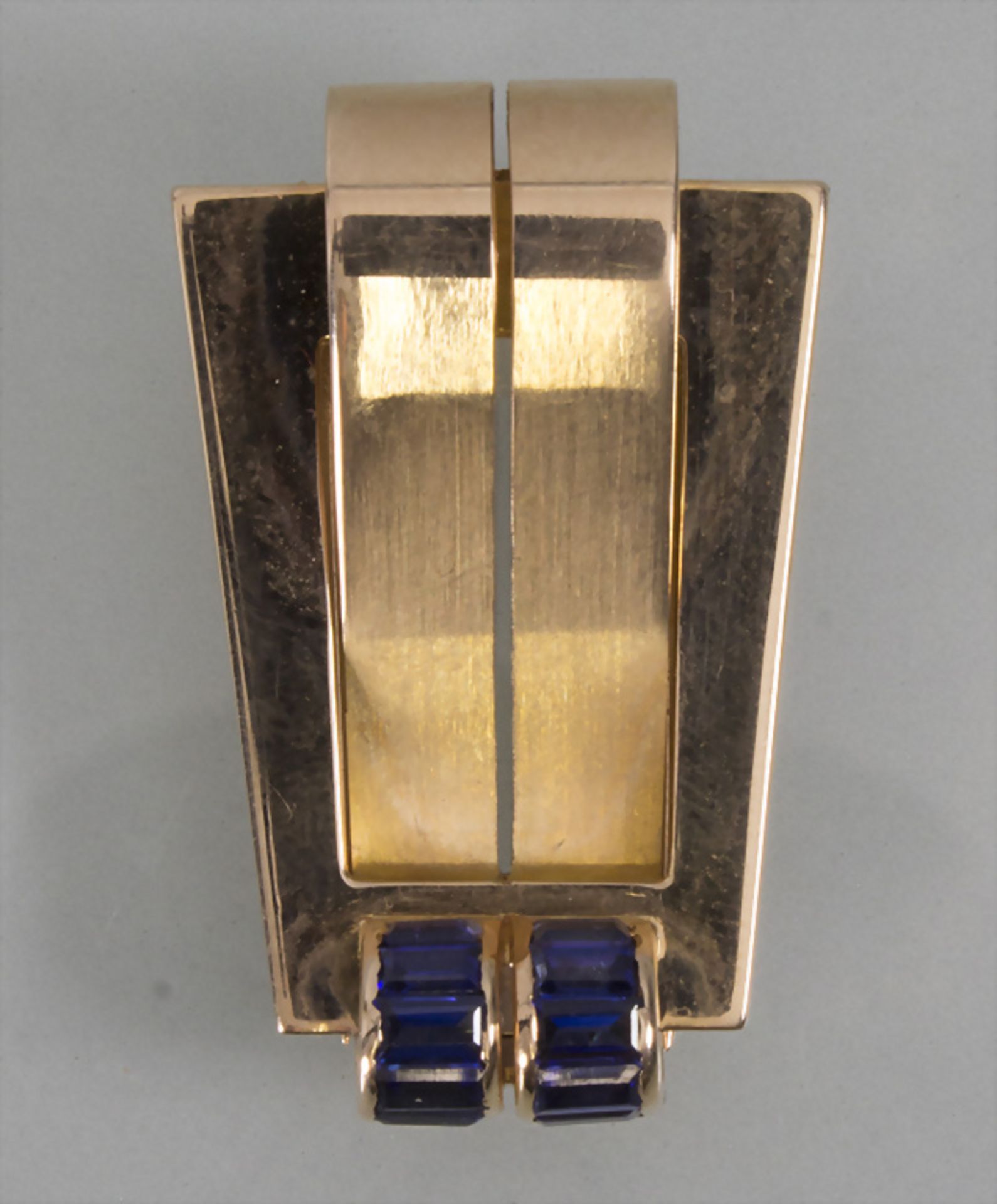 Art Déco Goldclip / An 18k gold clip with sapphires, Paris, um 1930