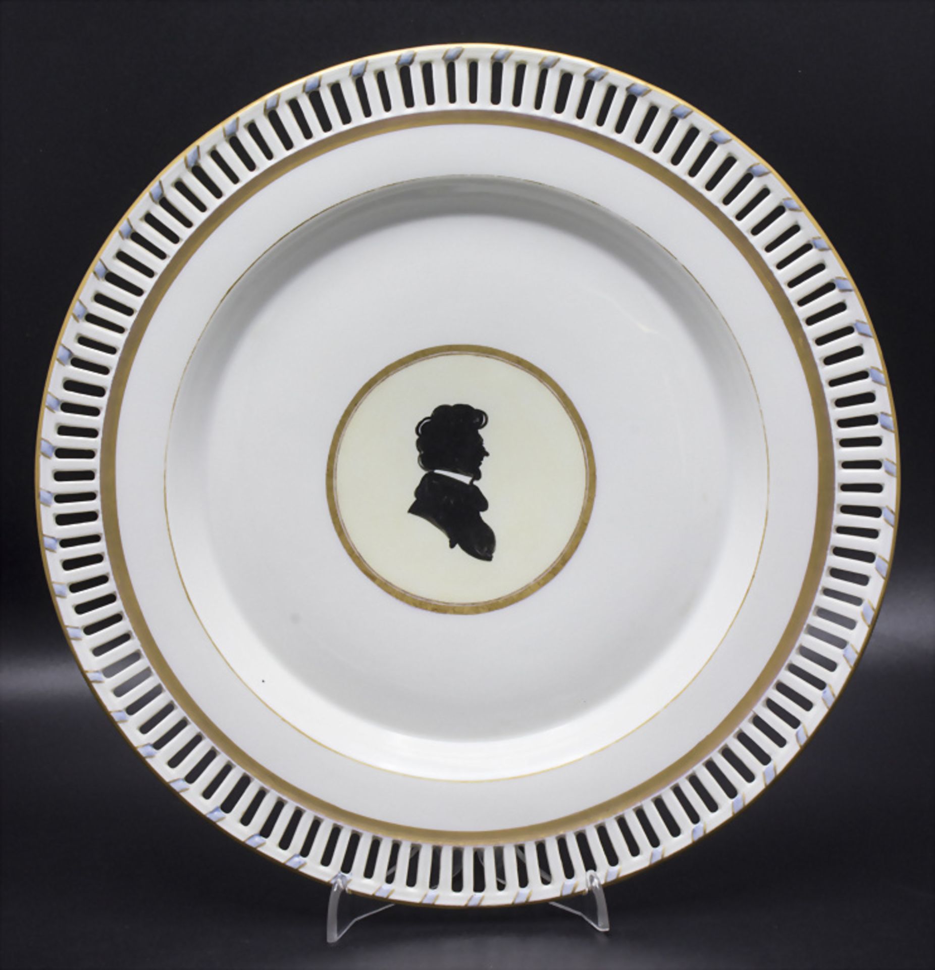 Teller mit Herren-Silhouette / A plate with the silhouette of a gentleman, KPM, Berlin, 1790/1810