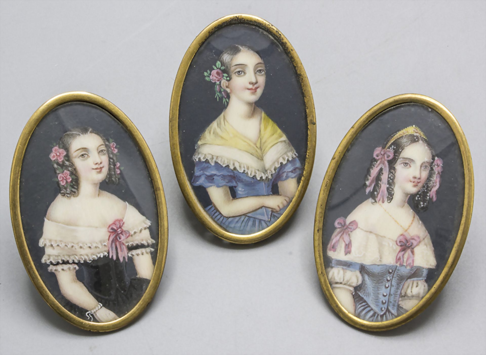 3 Miniatur Porträts 'Schwestern' / Miniature portraits of 3 sisters, Spanien, Anfang 19. Jh.