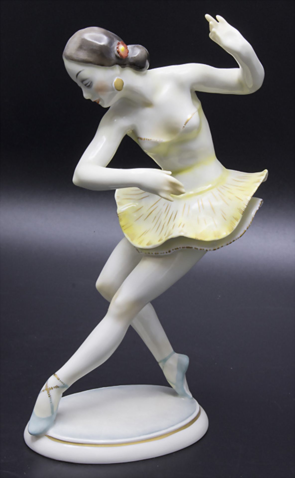 Art Déco Figur 'Ballerina' / A female ballet dancer, Hutschenreuther, Selb, 1920-1940