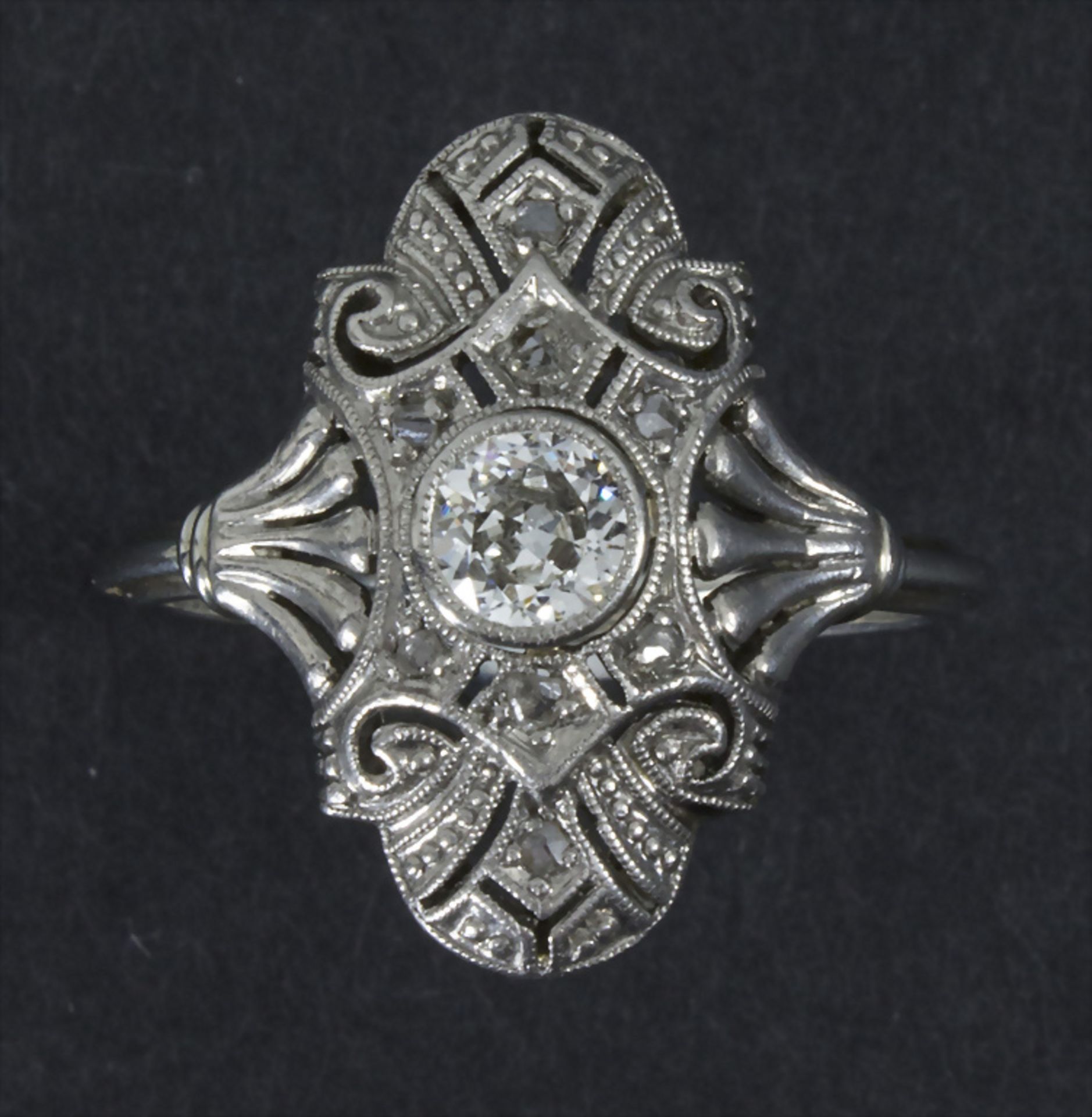 Art Déco Ring mit Diamanten / An Art Deco platinum ring with diamond, Frankreich, um 1930