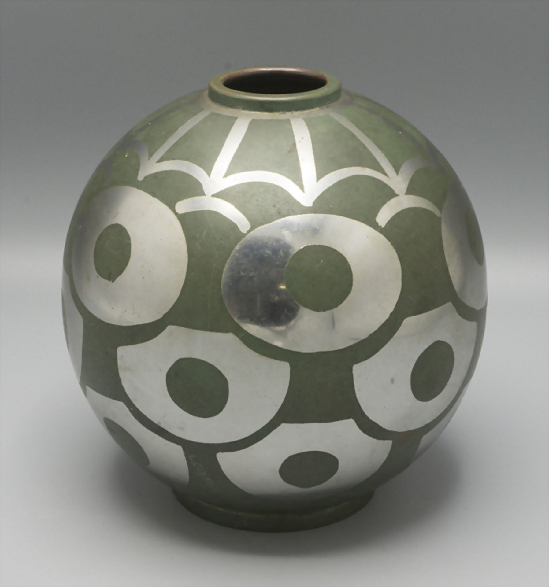 Art Déco Metallziervase / An Art Deco decorative vase, Frankreich, um 1925