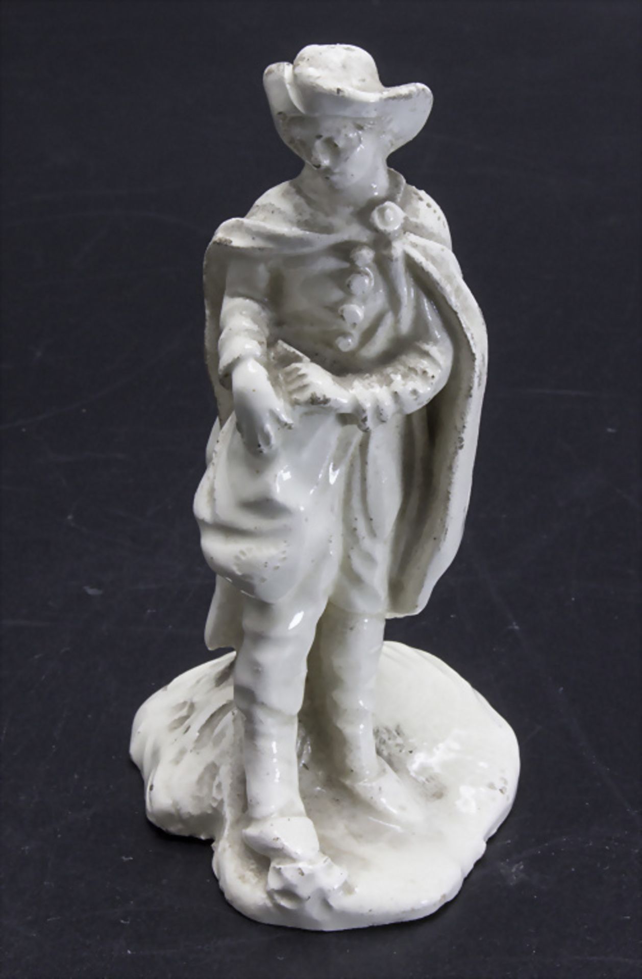Frühe Fayence Figur eines Bauern / A faience figurine of a peasant, 18. Jh.