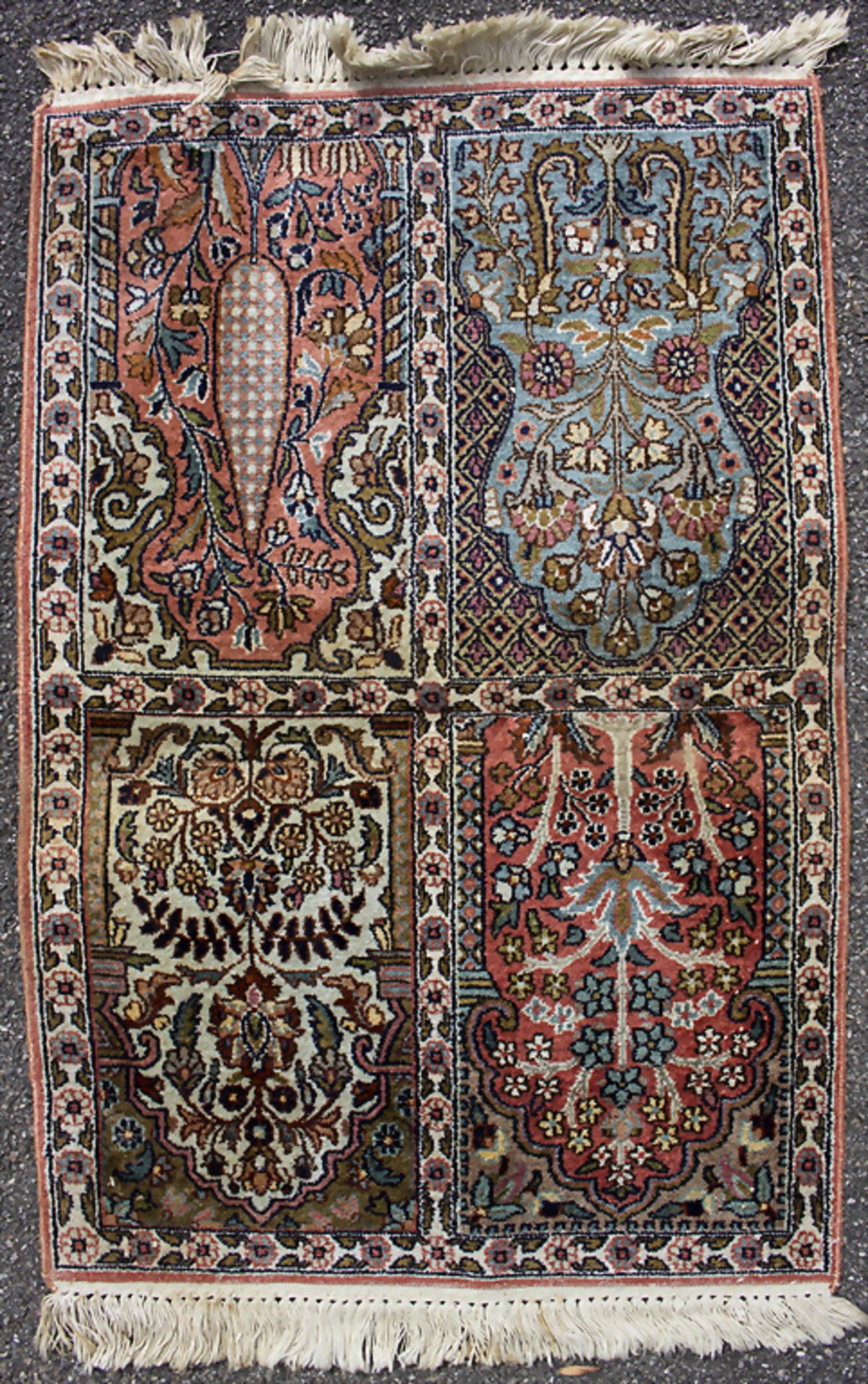 Seidenteppich / A silk carpet, Indien