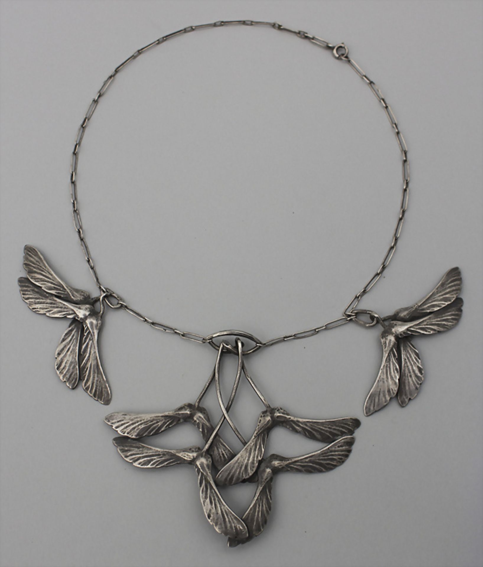 Jugendstil Collier 'Fruits d'Erable' / An Art Nouveau silver necklace, Edouard Aimée ARNOULD, ...