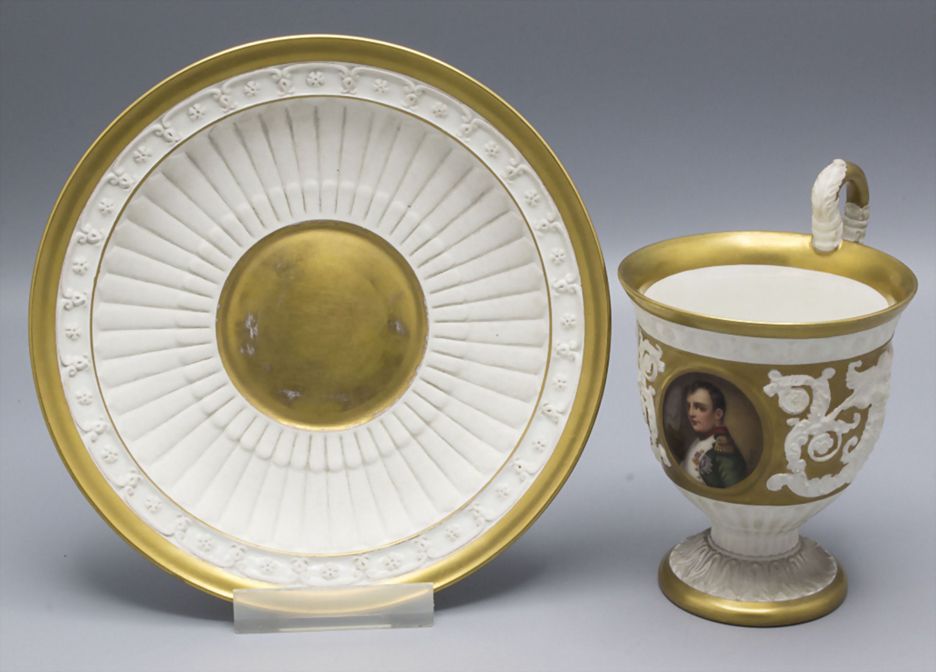 Prunktasse mit UT mit Porträt Napoléon Bonaparte / A splendid cup and saucer with the portrait ...