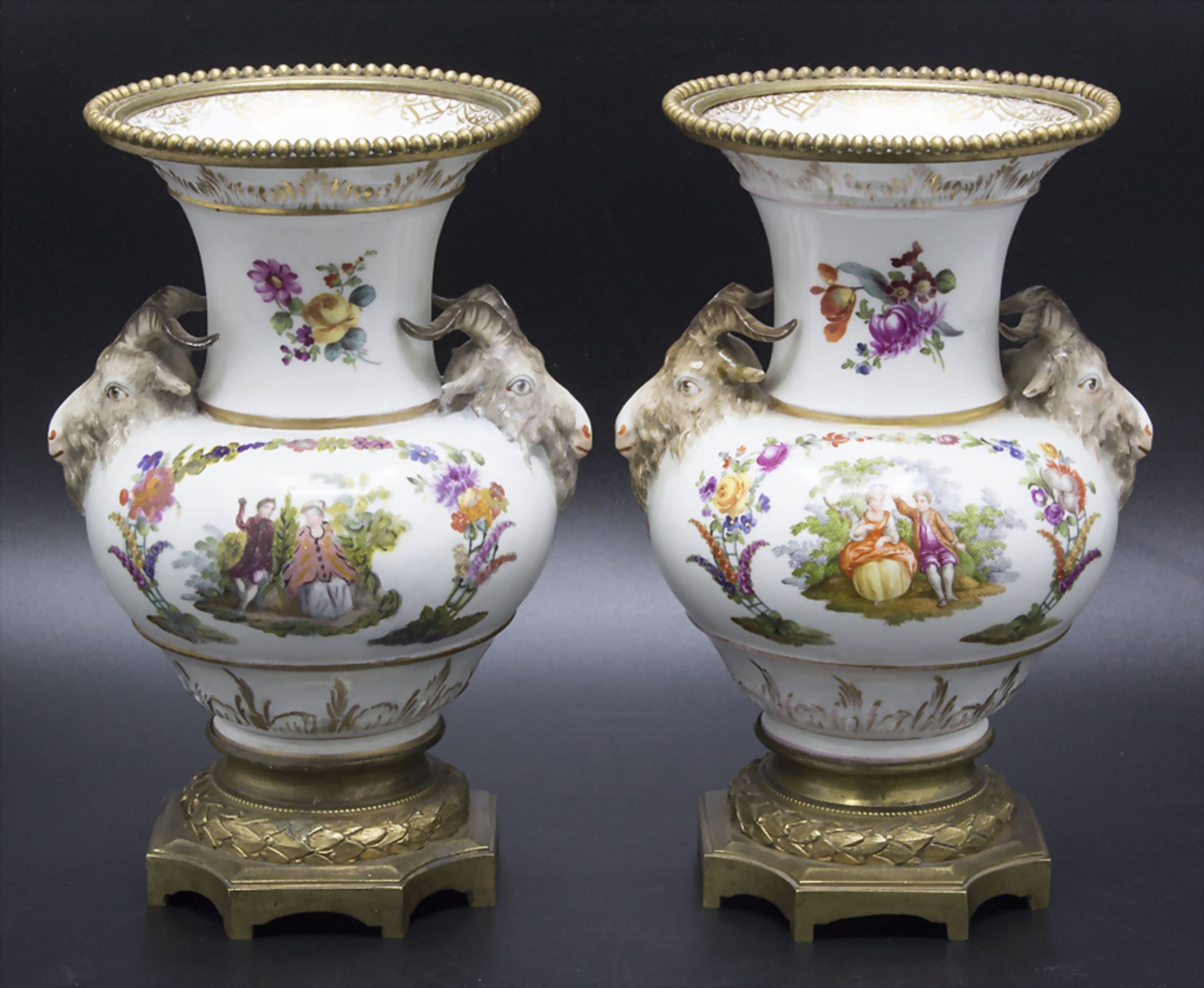 Paar Vasen mit Ziegenköpfen und Bronzemontur / A pair of vases with bronze mounts, KPM Berlin, ...