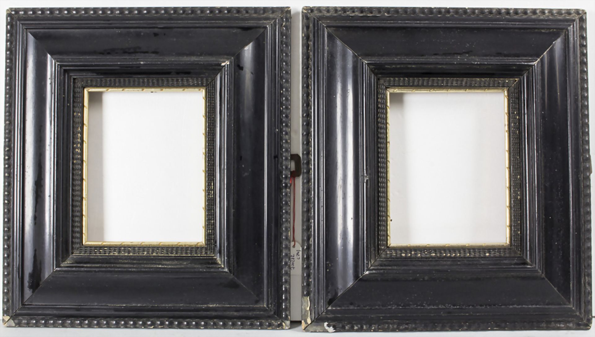 Paar Rahmen / A pair of frames