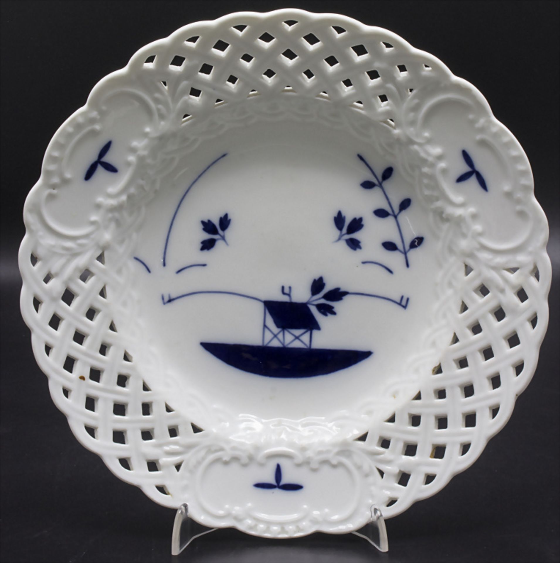 Teller mit Blaumalerei / A plate with blue pattern, Meissen, 2. Hälfte 19. Jh.