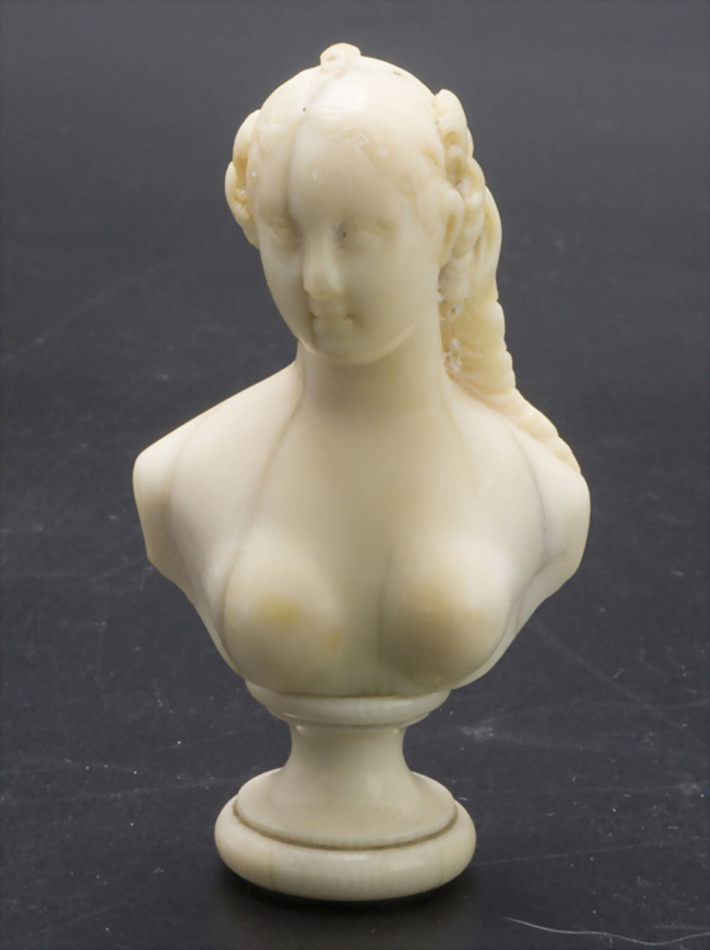 Büste einer jungen Frau als Petschaft / Siegel / A bust of a young woamn as seal, Frankreich, ...