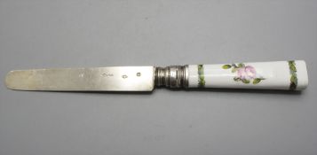 Silbermesser mit Porzellangriff / A silver knife with porcelain handle, Frankreich, Ende 19. Jh.