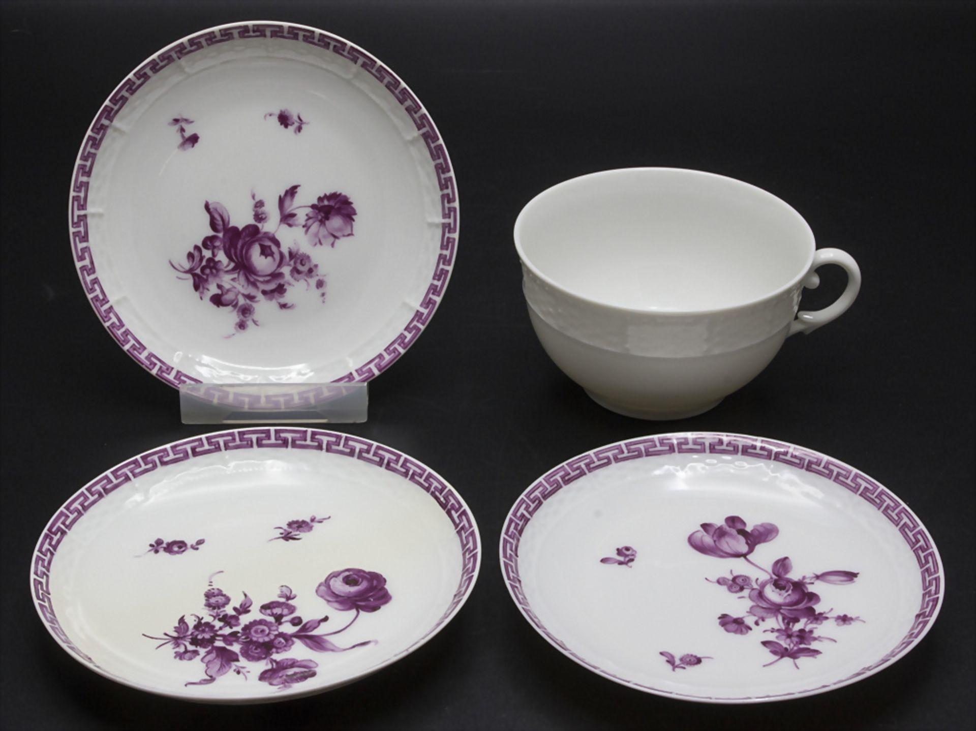 Konvolut aus 3 Untertassen und einer Tasse / A set of 3 saucers and a cup, Nymphenburg, 20. Jh.