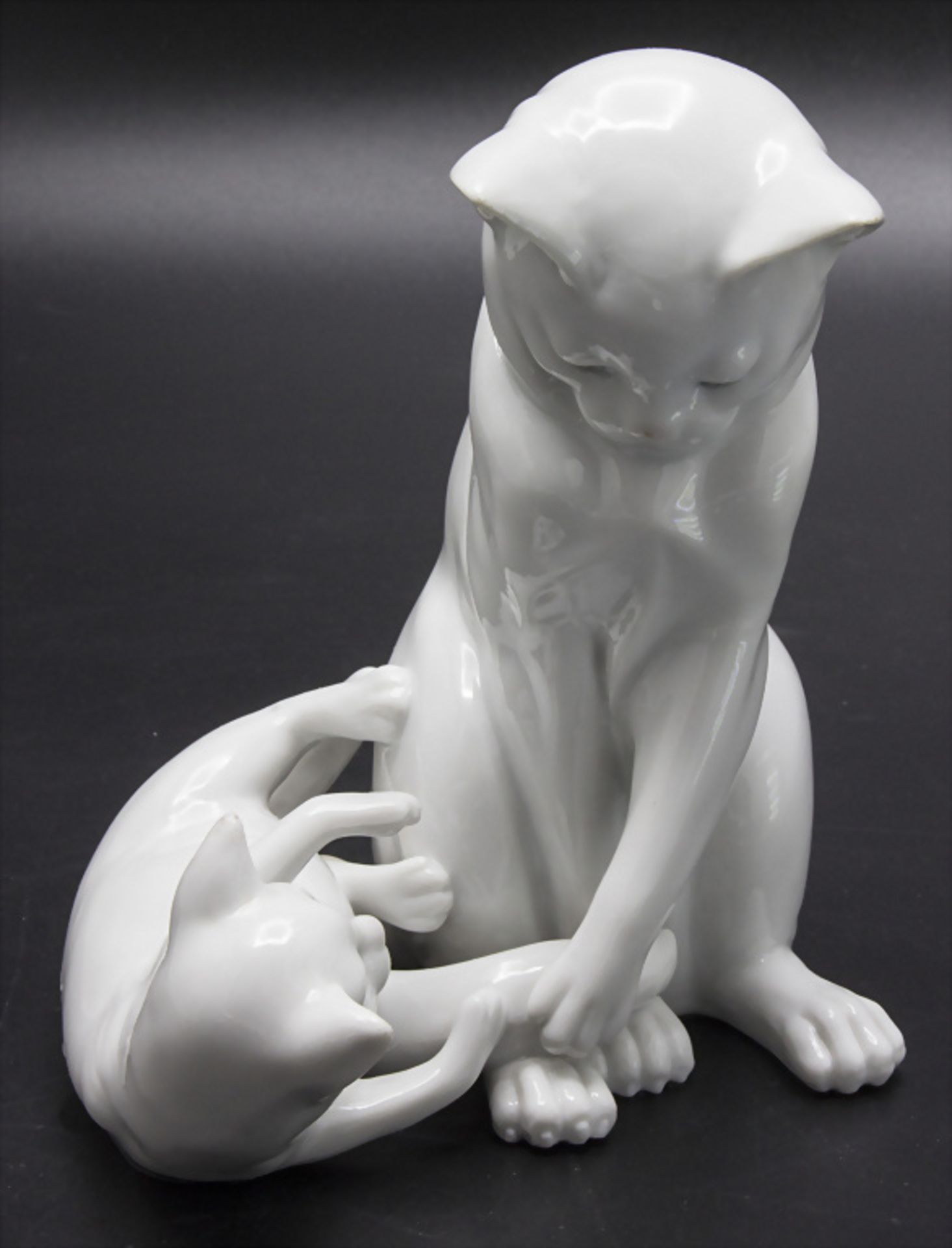 Jugendstil Tierfiguren 'Spielende Katzen' / An Art Nouveau animal group of playing cats, wohl ...