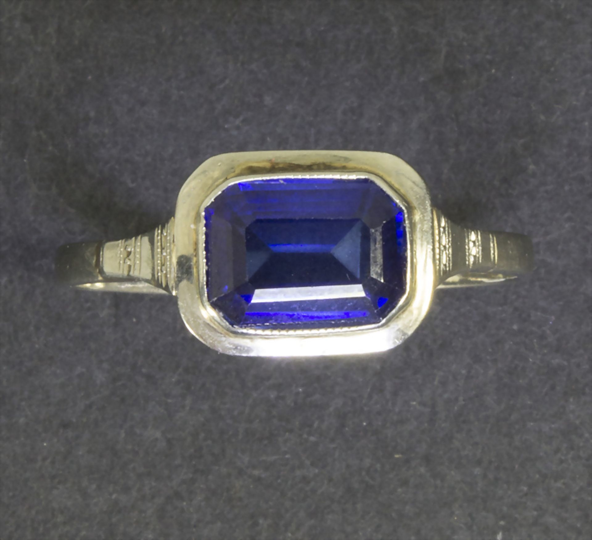Art Déco Ring mit Saphir / An Art Deco 18k gold ring with sapphire, Frankreich, um 1930