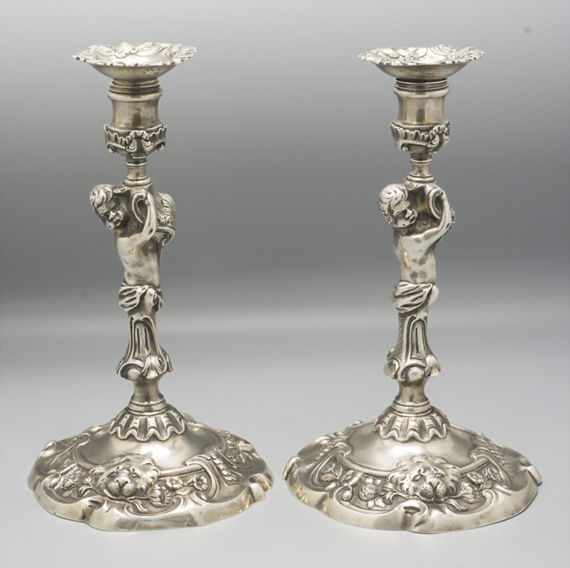 Paar Rokoko Silber Kerzenleuchter / A pair of Rococo silver candlesticks, John Cafe, London, 1749