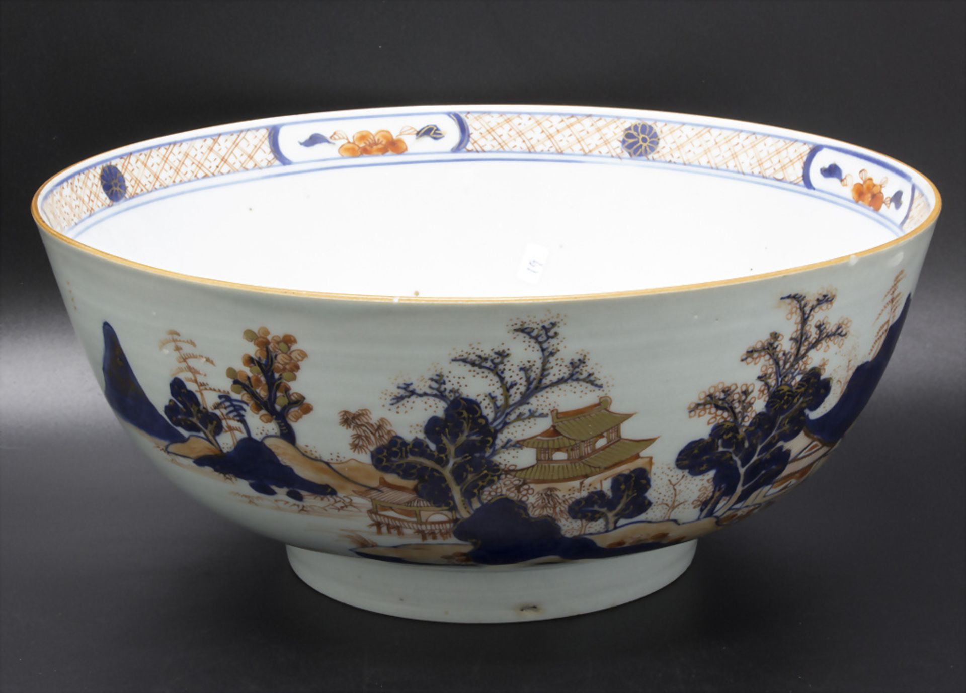 Große Porzellan Schale 'Pavillion-Inseln'/ A large porcelain bowl 'Pavilion-islands', 18. Jh.