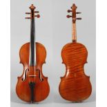 Violine im Etui 1930er Jahre, ohne Zettel, gleichmäßig geflammter, geteilter Boden in