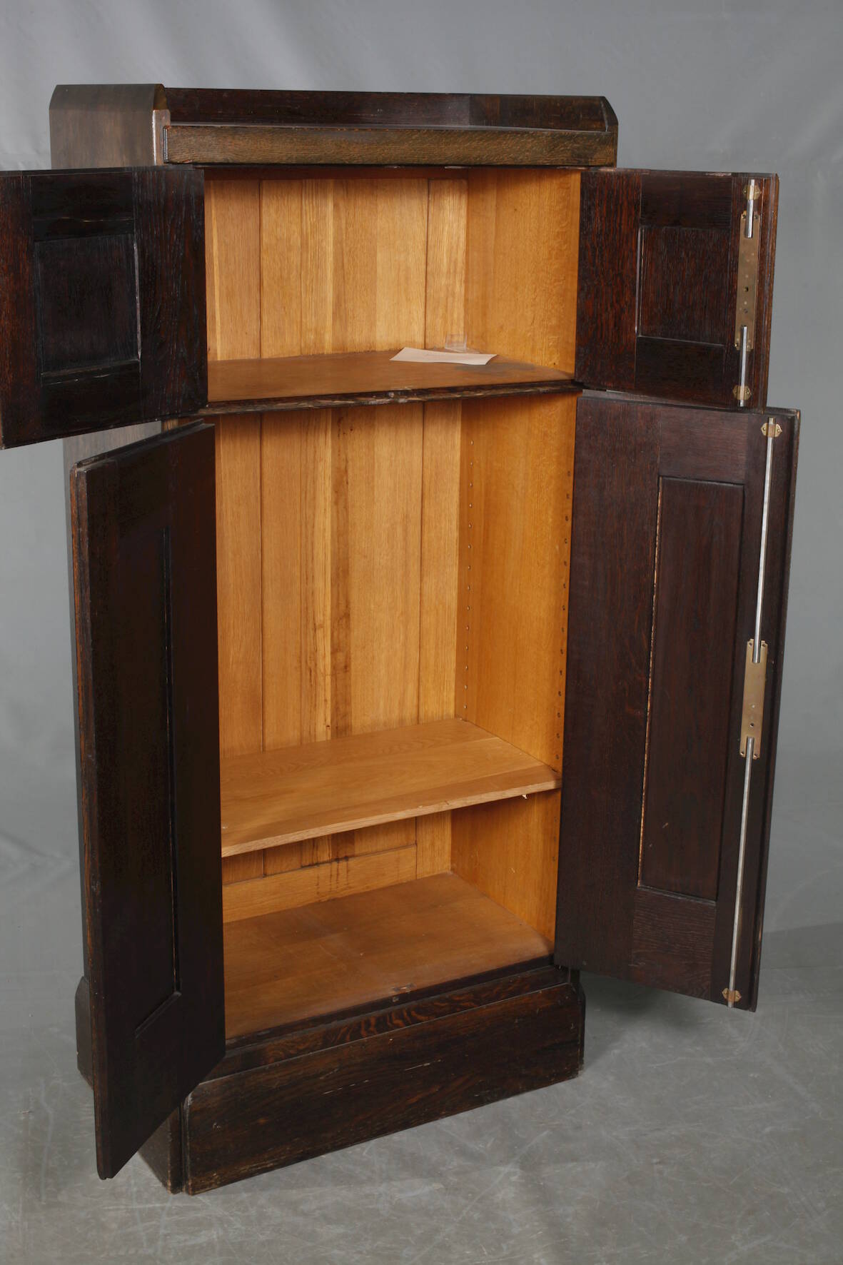 Pfeilerschrank Richard Riemerschmid Eiche massiv, grünlich gebeizt, um 1905, Entwurfs-Nr. 81,6, - Image 3 of 9