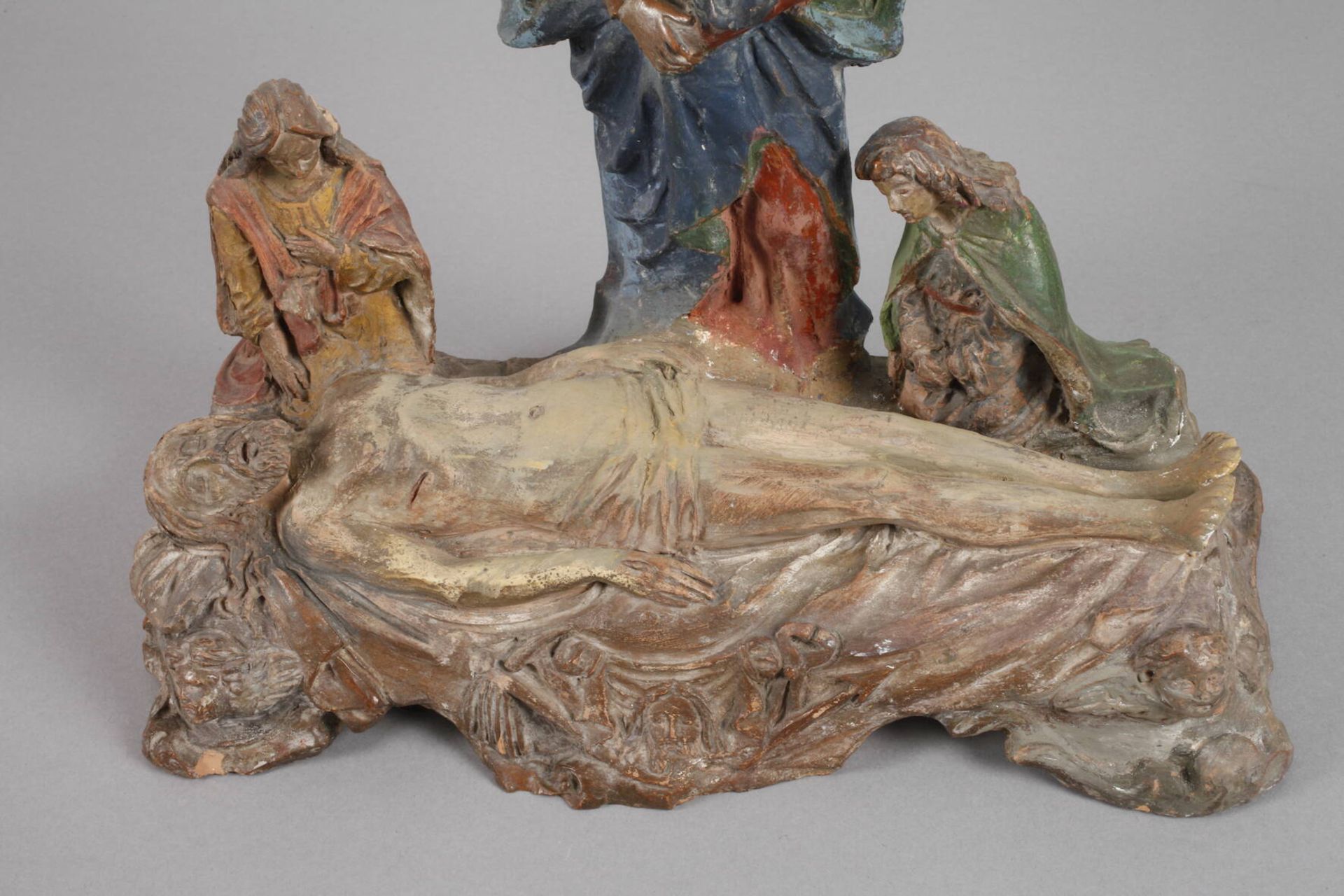 Pieta 20. Jh., ungemarkt, Terrakotta farbig gefasst, vollplastische Darstellung der Beweinung - Bild 3 aus 5